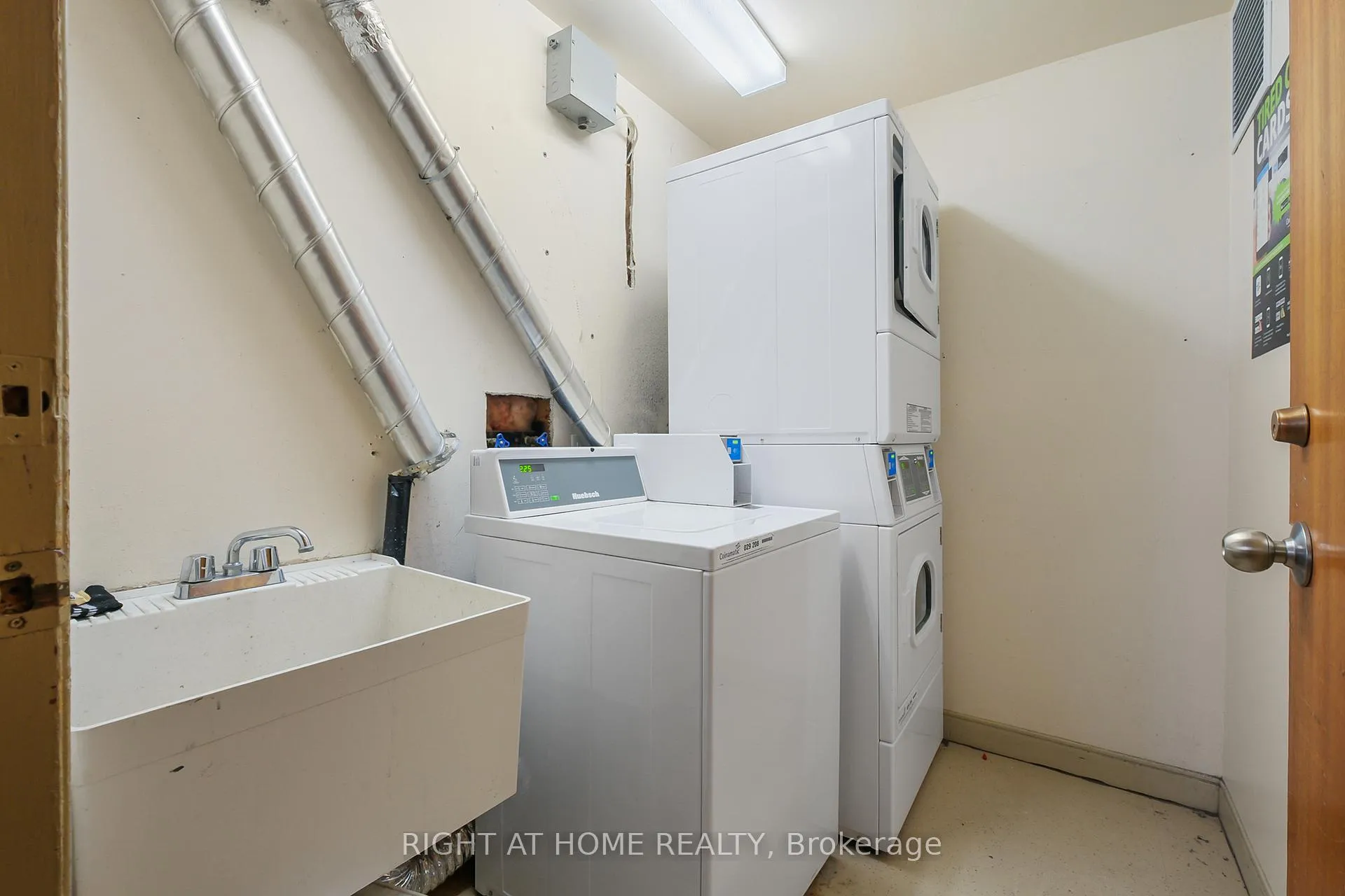 Photo 13 of Unit 11, 898 Elmsmere Road, Ottawa, Beacon Hill South — HOMEH