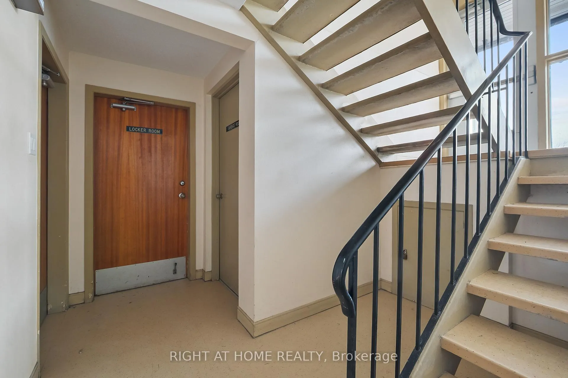 Photo 15 of Unit 11, 898 Elmsmere Road, Ottawa, Beacon Hill South — HOMEH