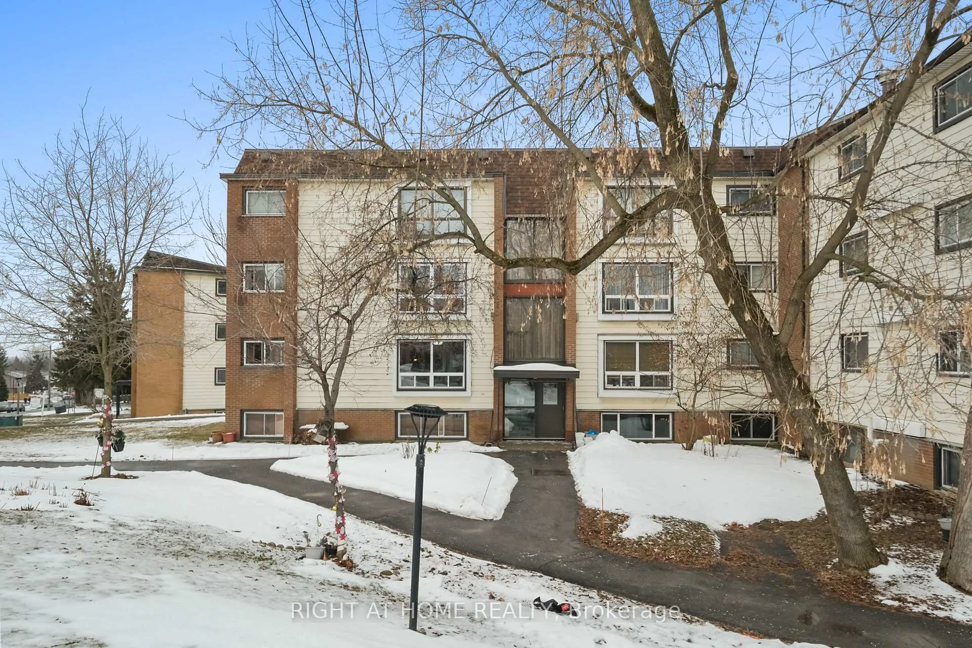 Photo 16 of Unit 11, 898 Elmsmere Road, Ottawa, Beacon Hill South — HOMEH