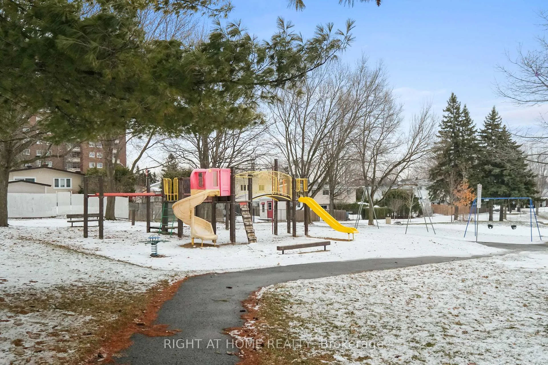 Photo 19 of Unit 11, 898 Elmsmere Road, Ottawa, Beacon Hill South — HOMEH