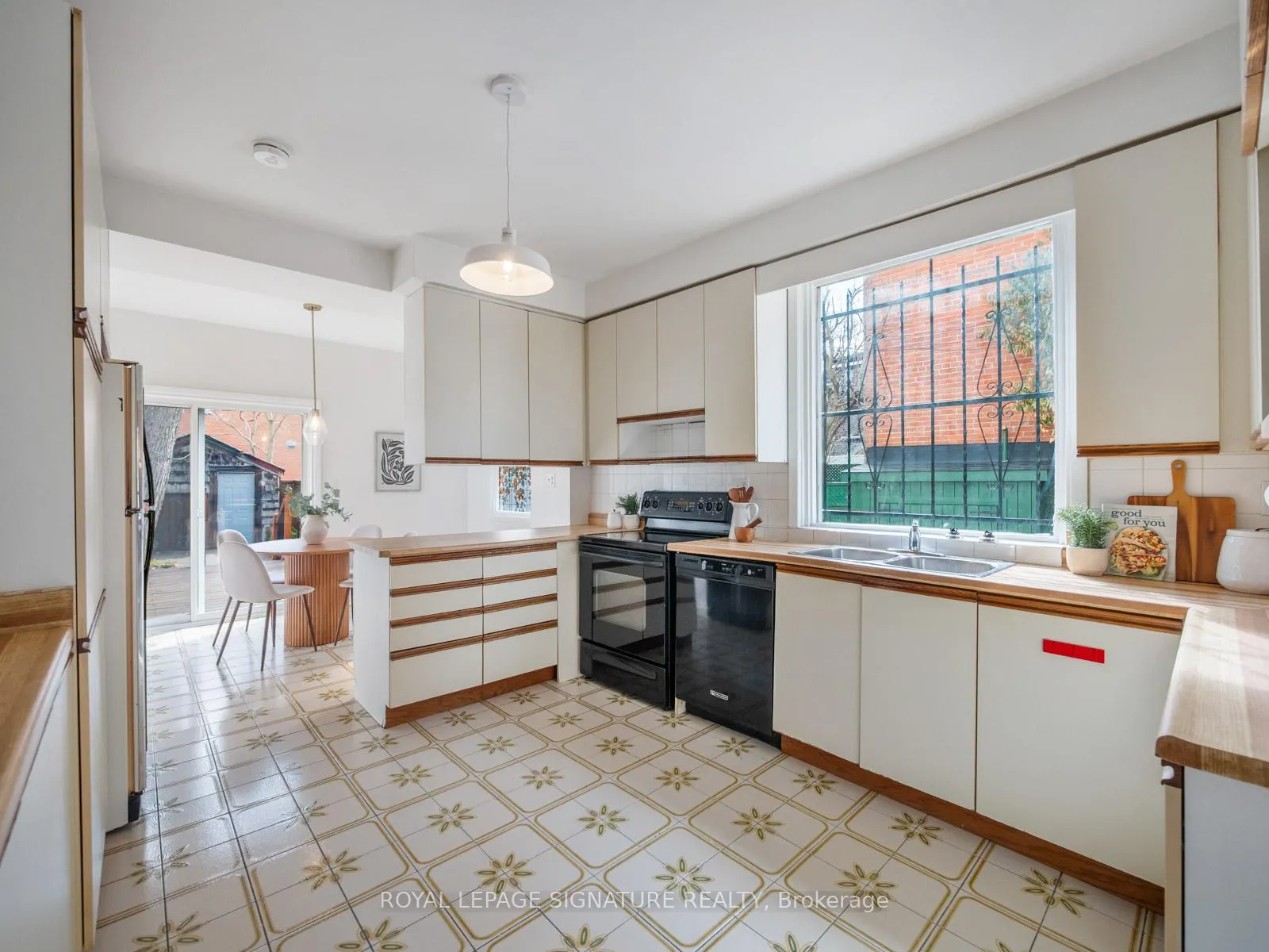 Photo 7 of 487 Sackville Street, Toronto, Cabbagetown-South St. James Town — HOMEH