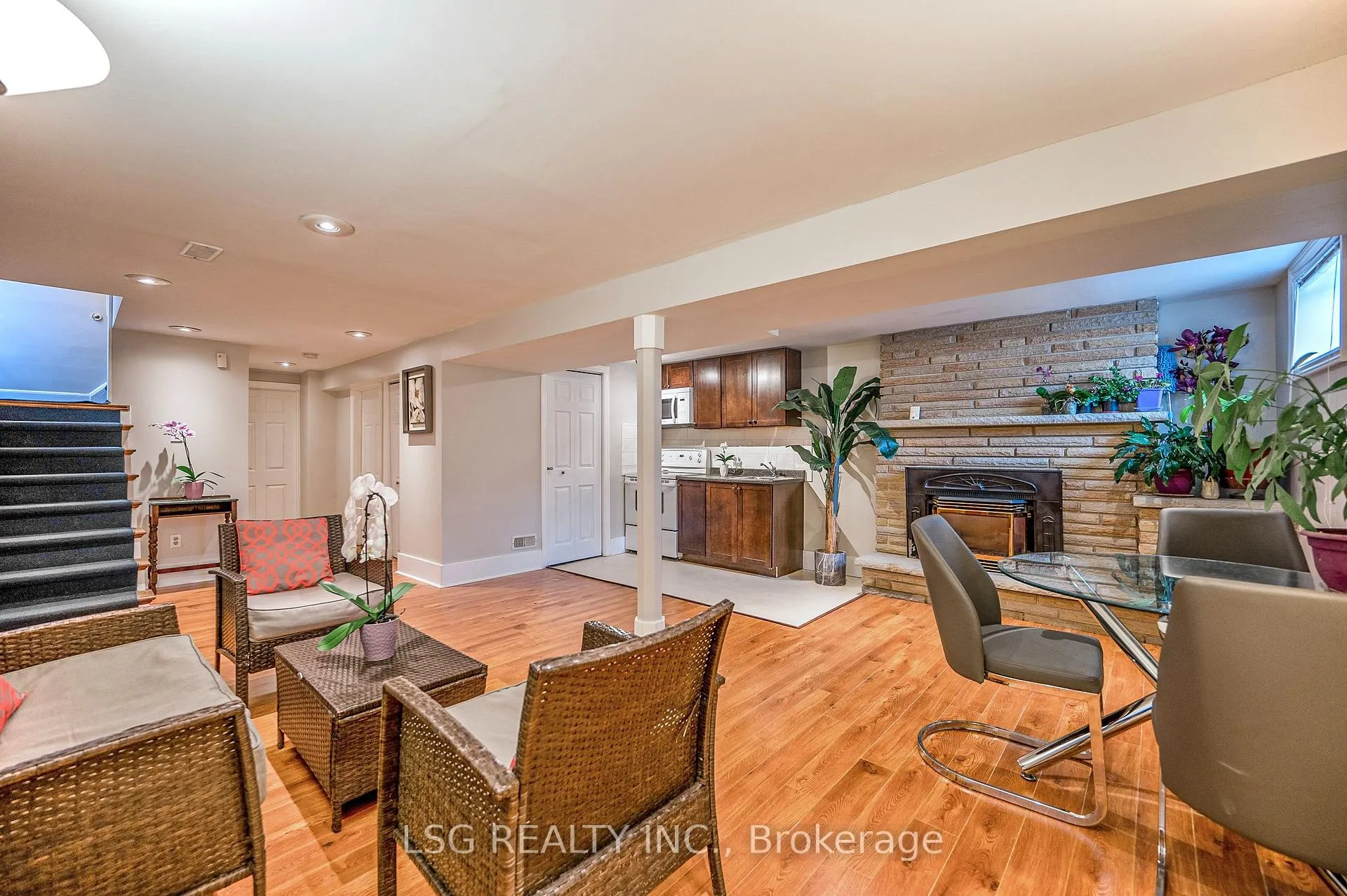 Photo 2 of Unit Lower, 182 Lawrence Avenue W, Toronto, Lawrence Park North — HOMEH