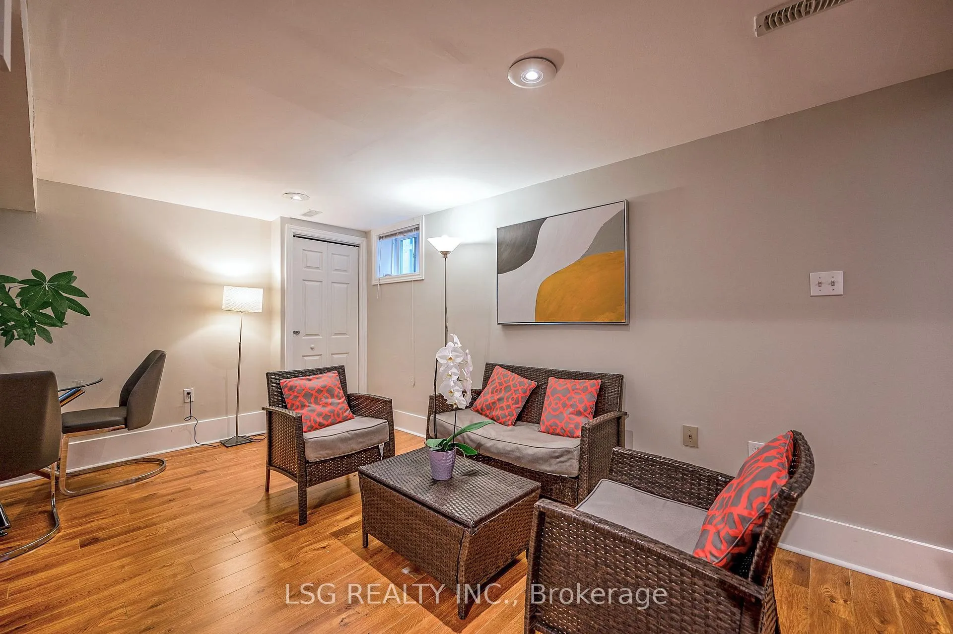Photo 4 of Unit Lower, 182 Lawrence Avenue W, Toronto, Lawrence Park North — HOMEH