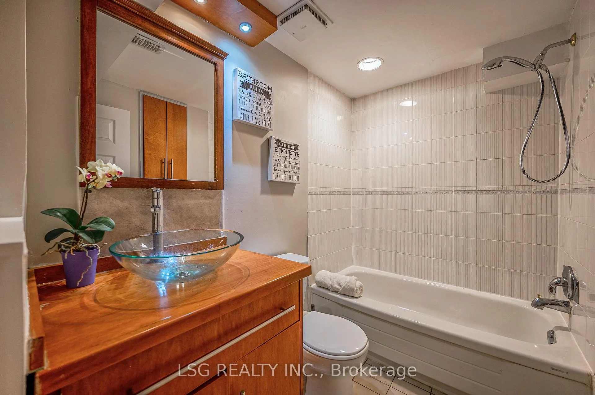 Photo 8 of Unit Lower, 182 Lawrence Avenue W, Toronto, Lawrence Park North — HOMEH