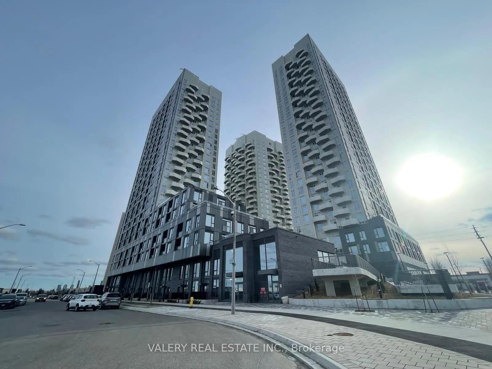 Photo 1 of Unit 1001, 474 Caldari Road, Vaughan, Concord — HOMEH