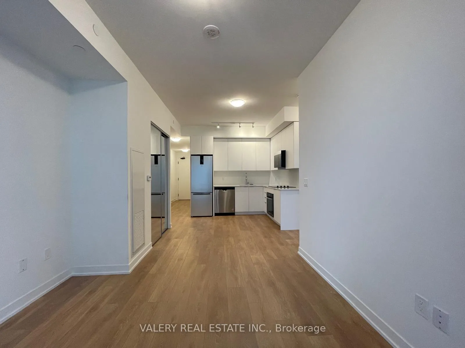 Photo 4 of Unit 1001, 474 Caldari Road, Vaughan, Concord — HOMEH