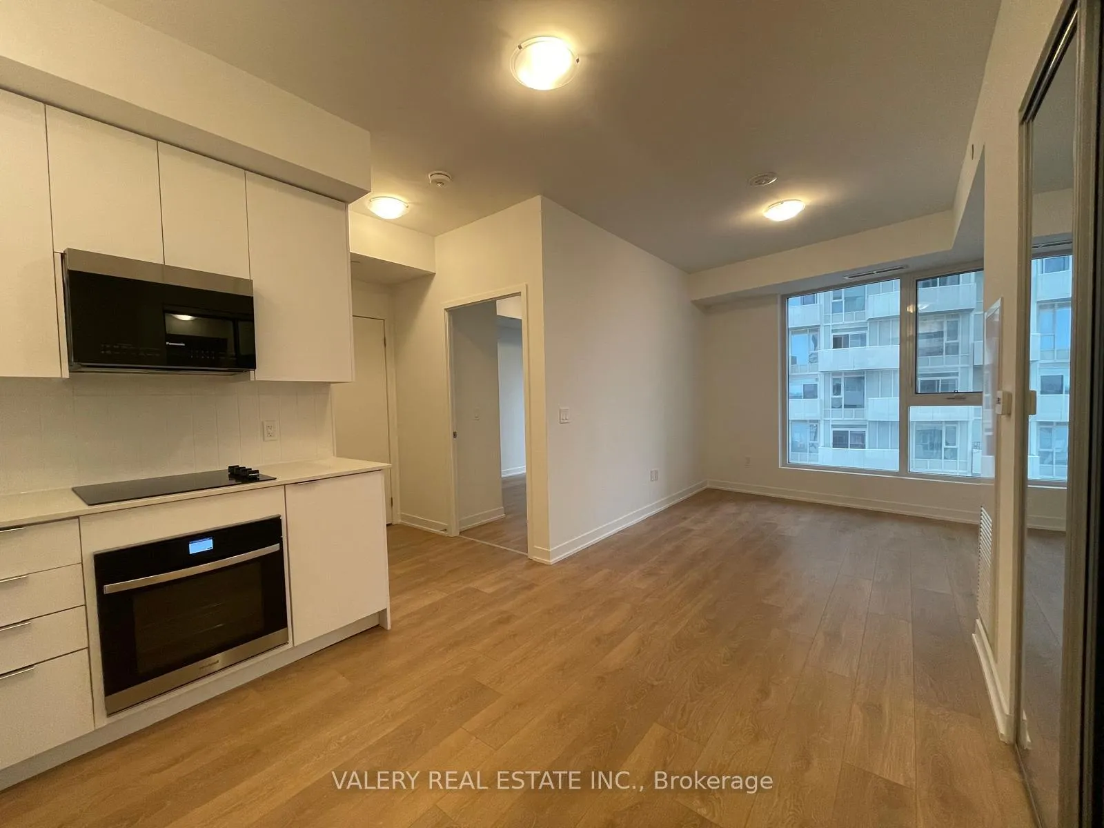 Photo 5 of Unit 1001, 474 Caldari Road, Vaughan, Concord — HOMEH