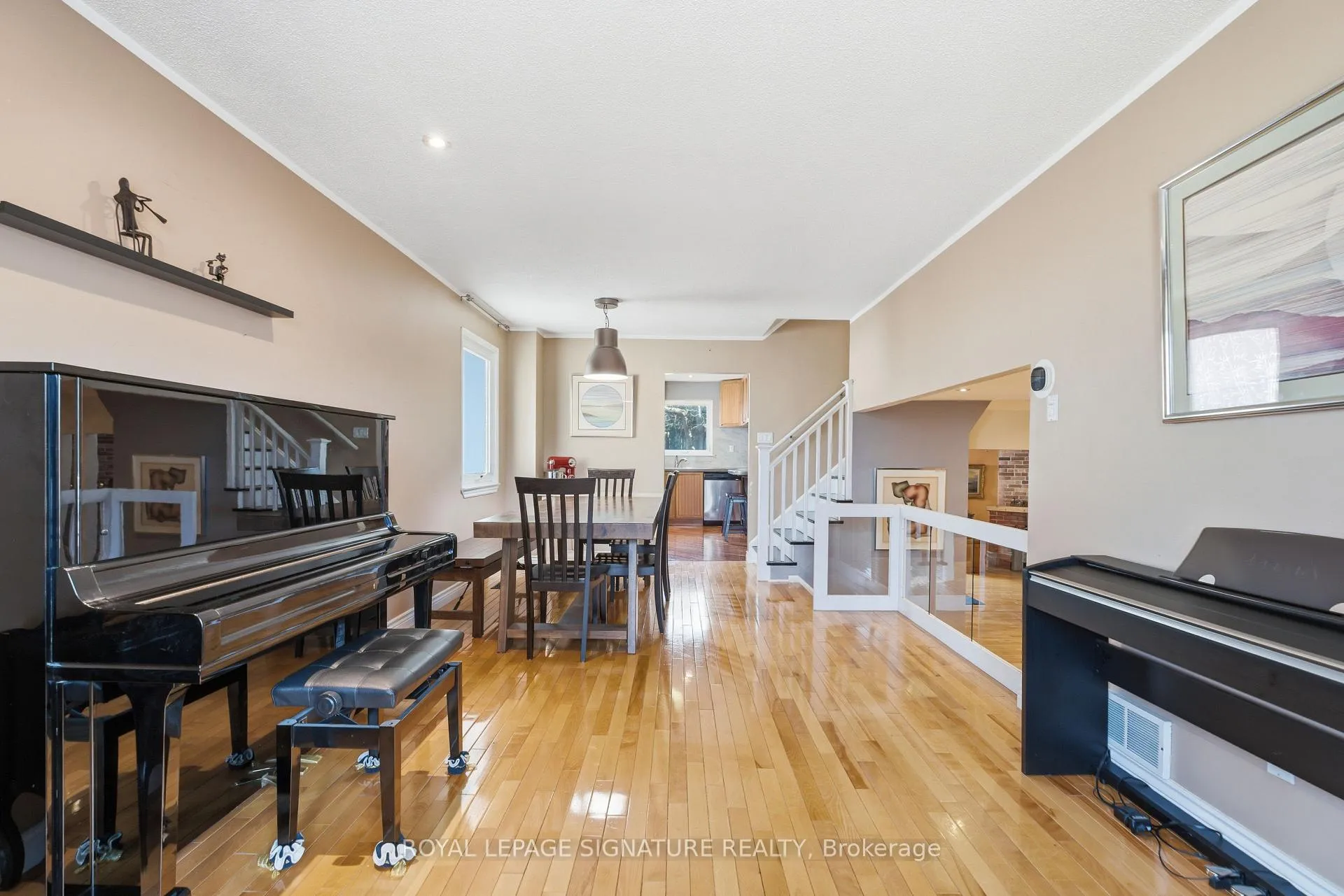 Photo 8 of 127 Snowshoe Crescent, Markham, German Mills — HOMEH