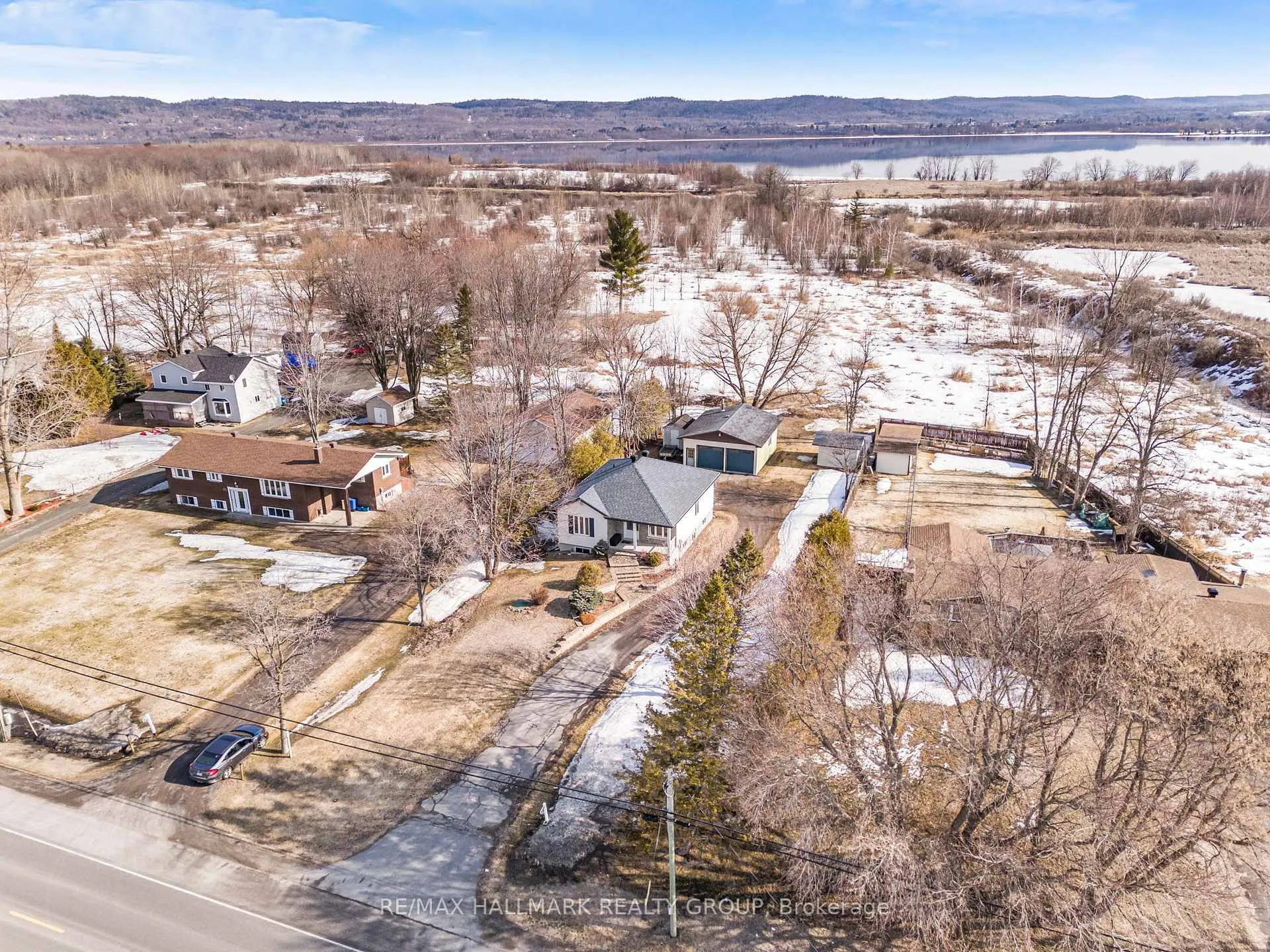 Photo 2 of 1521 County Road 4, Champlain, L'Orignal — HOMEH