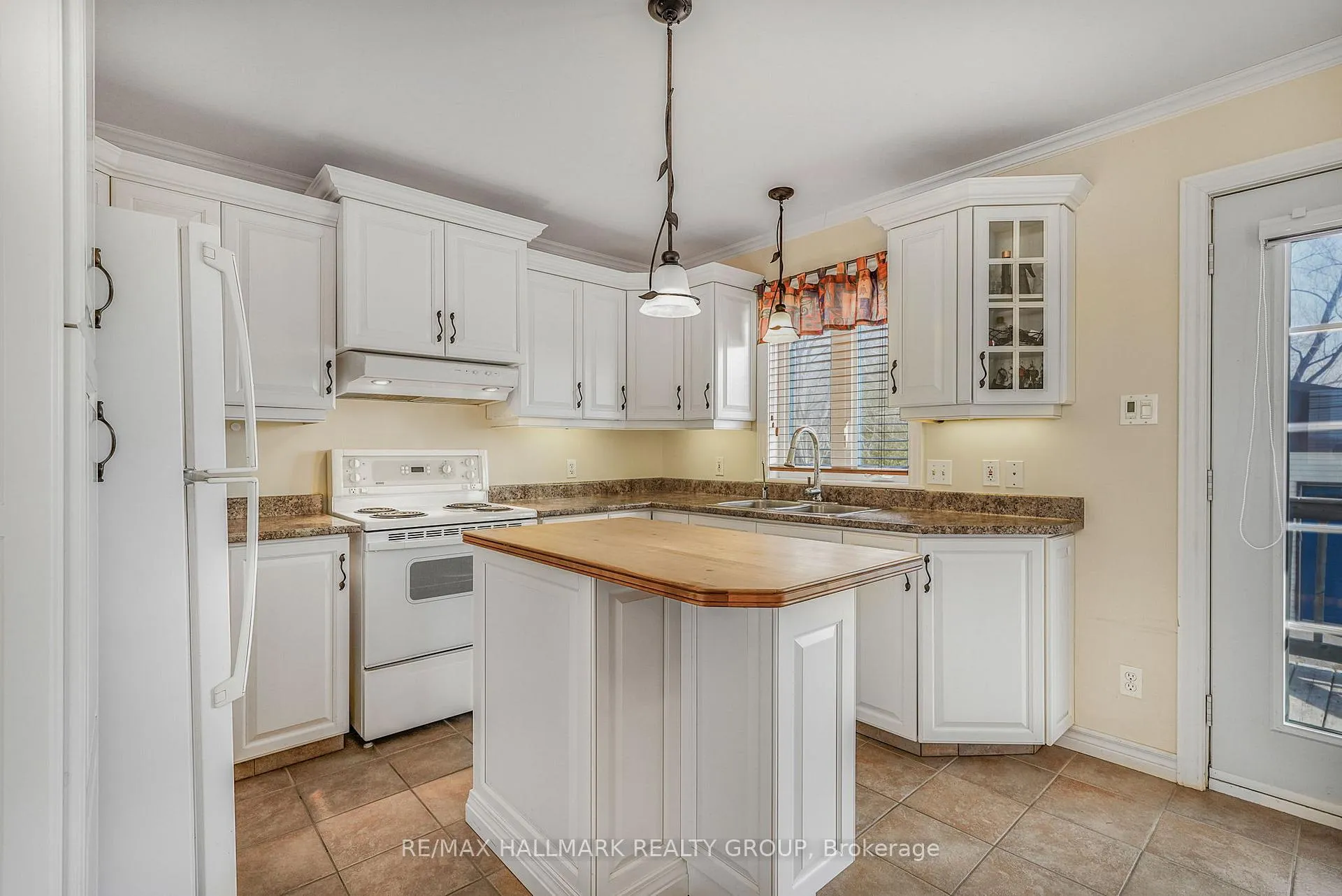 Photo 15 of 1521 County Road 4, Champlain, L'Orignal — HOMEH