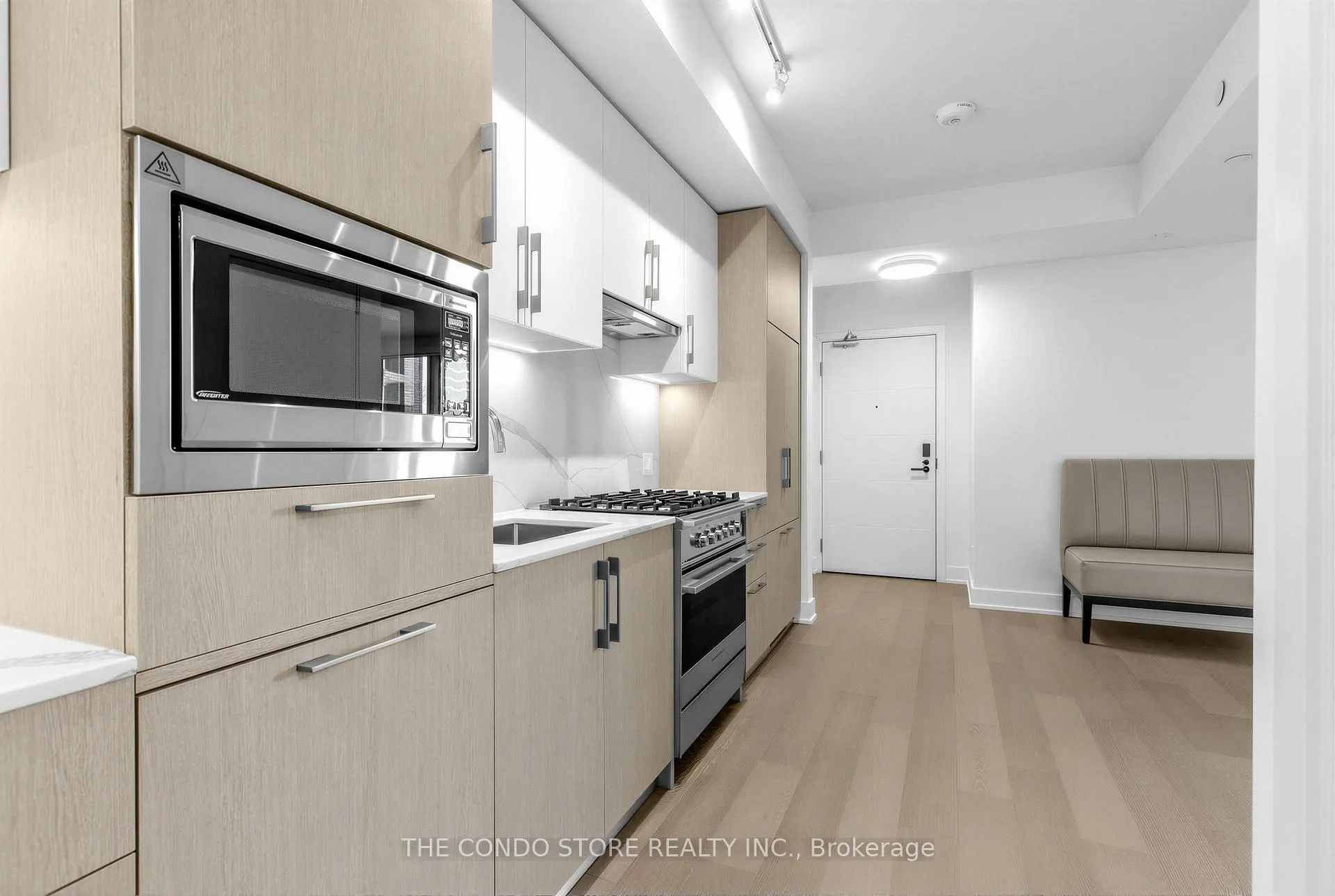Photo 4 of Unit 406, 8 Manor Road W, Toronto, Yonge-Eglinton — HOMEH