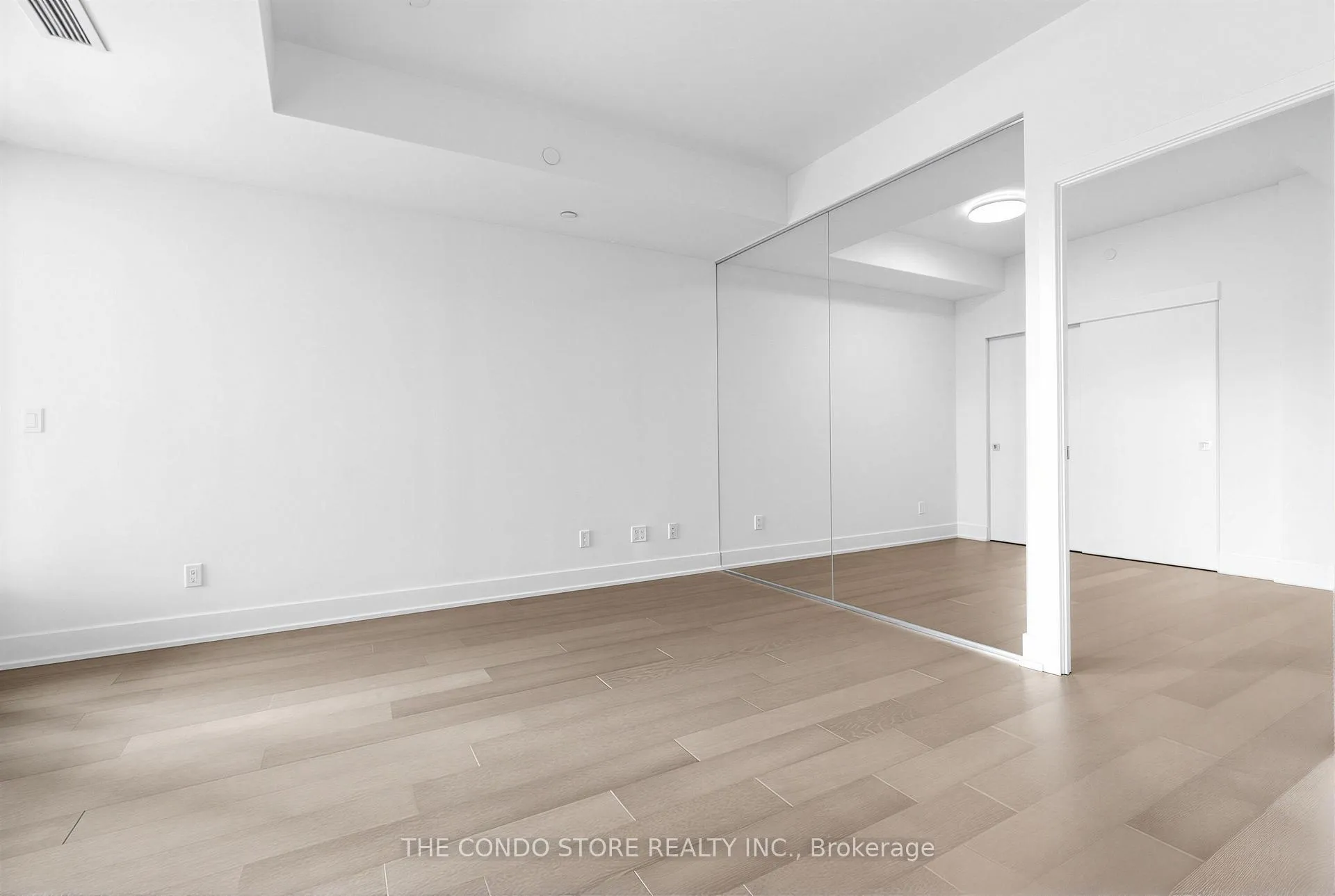 Photo 9 of Unit 406, 8 Manor Road W, Toronto, Yonge-Eglinton — HOMEH