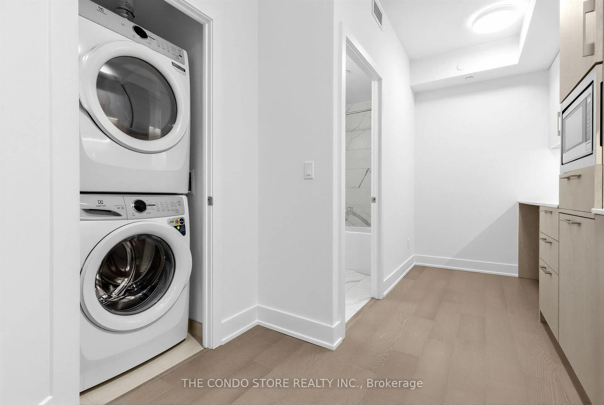 Photo 15 of Unit 406, 8 Manor Road W, Toronto, Yonge-Eglinton — HOMEH