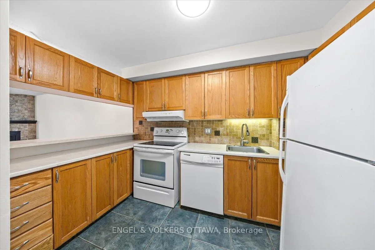 Photo 6 of Unit A, 6748 Jeanne D'arc Boulevard, Ottawa, Convent Glen North — HOMEH