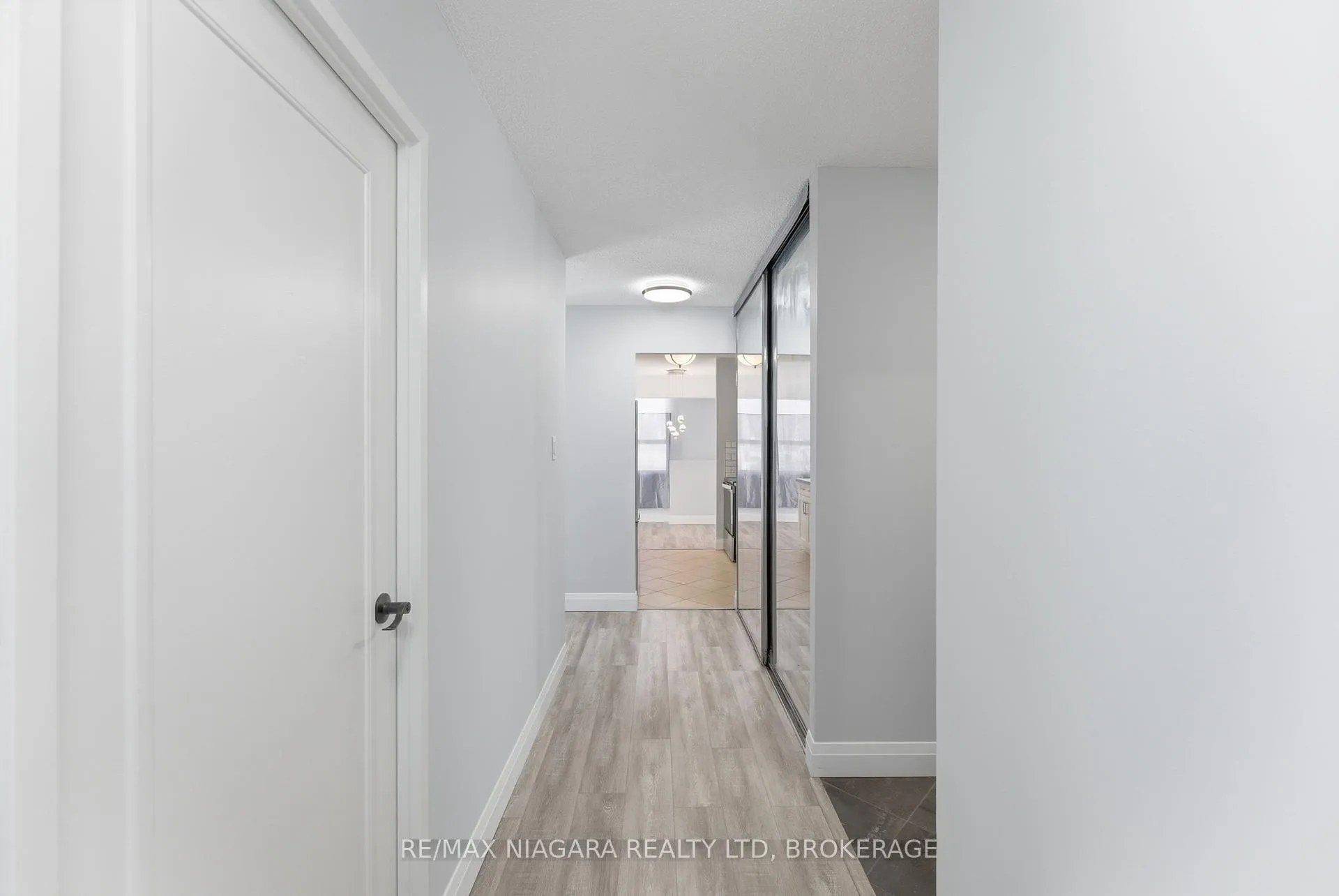 Photo 4 of Unit 109, 7 Gale Crescent, St. Catharines, E. Chester — HOMEH