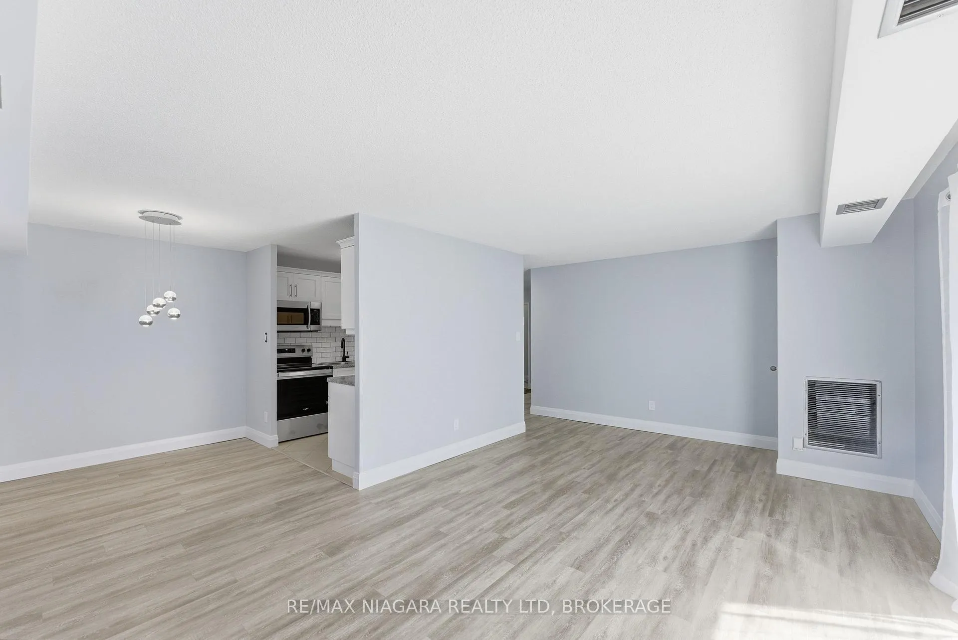 Photo 5 of Unit 109, 7 Gale Crescent, St. Catharines, E. Chester — HOMEH