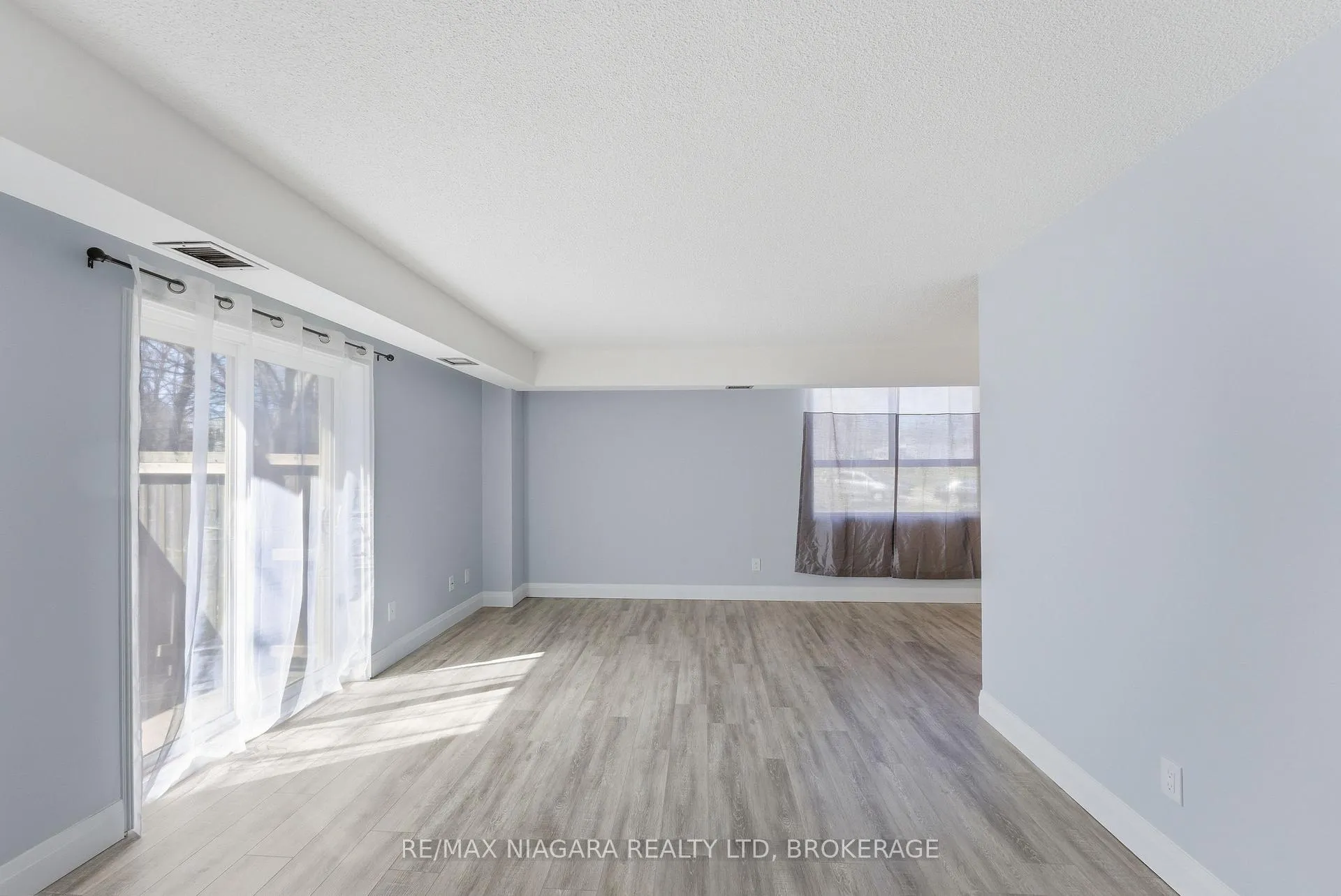 Photo 9 of Unit 109, 7 Gale Crescent, St. Catharines, E. Chester — HOMEH