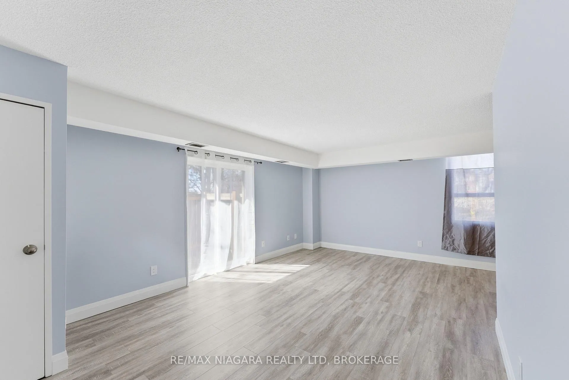 Photo 10 of Unit 109, 7 Gale Crescent, St. Catharines, E. Chester — HOMEH