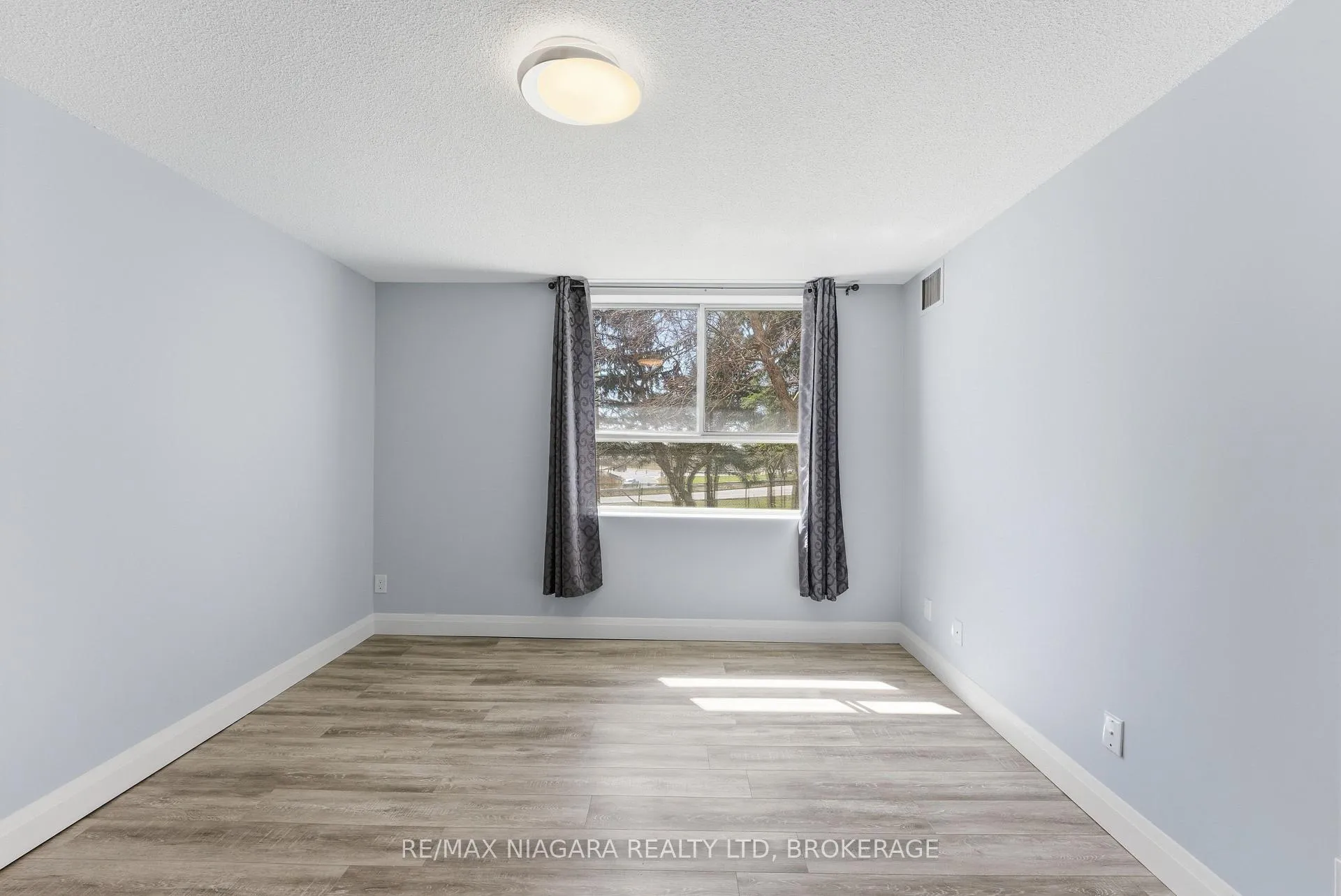 Photo 19 of Unit 109, 7 Gale Crescent, St. Catharines, E. Chester — HOMEH
