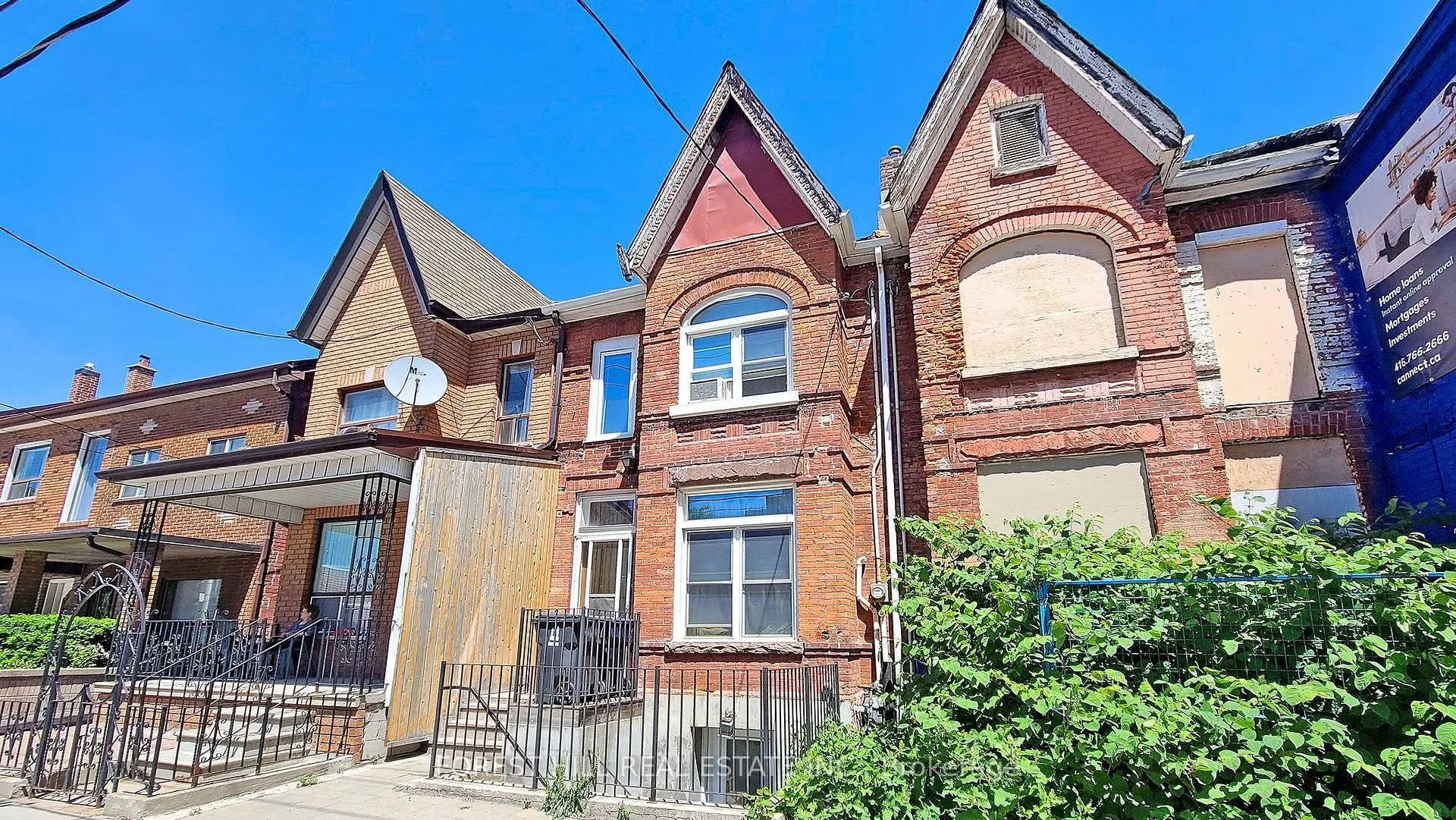 Front of Unit Lower, 41 Gladstone Avenue