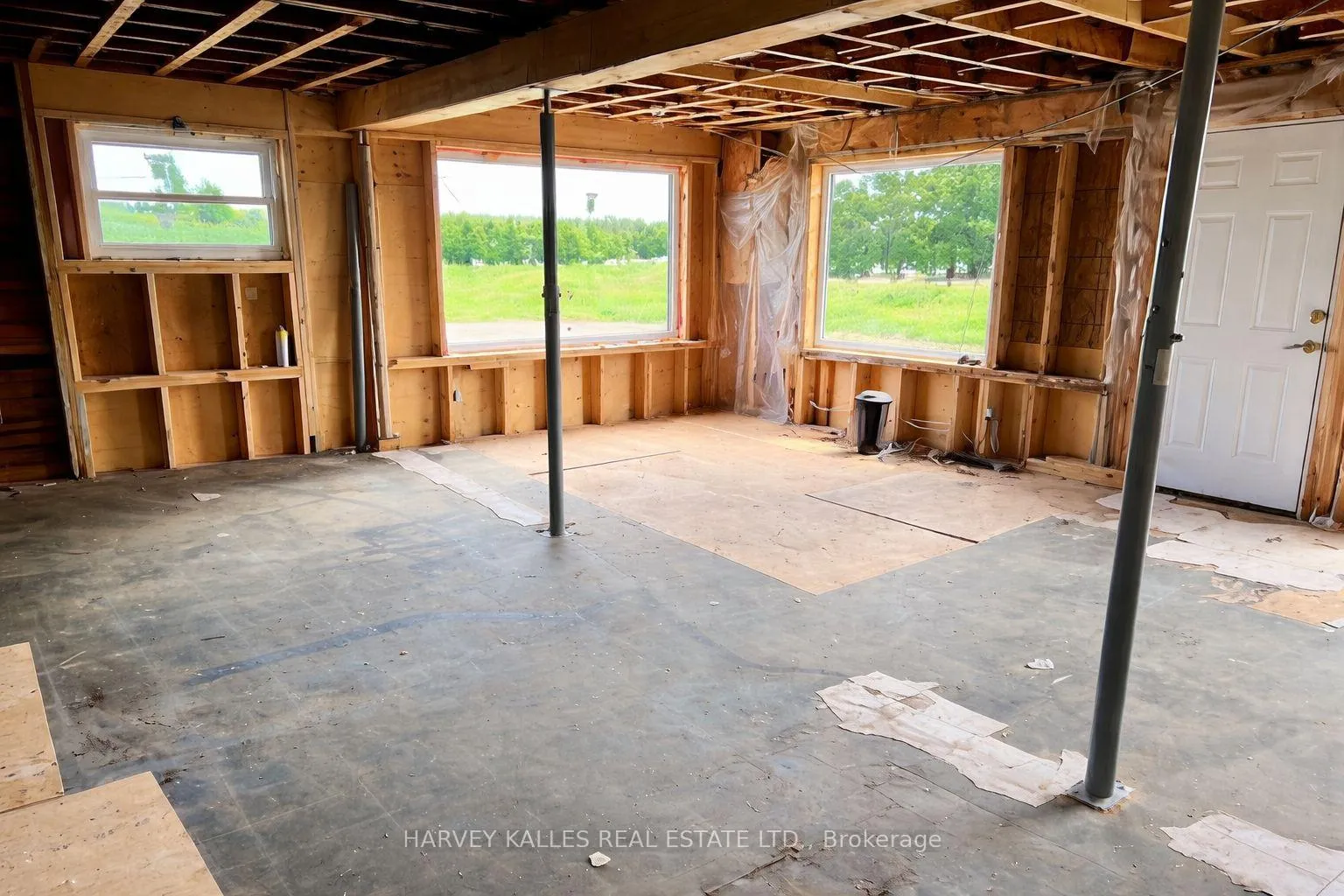 Photo 7 of 11 Melville Road, Prince Edward County, Hillier Ward — HOMEH