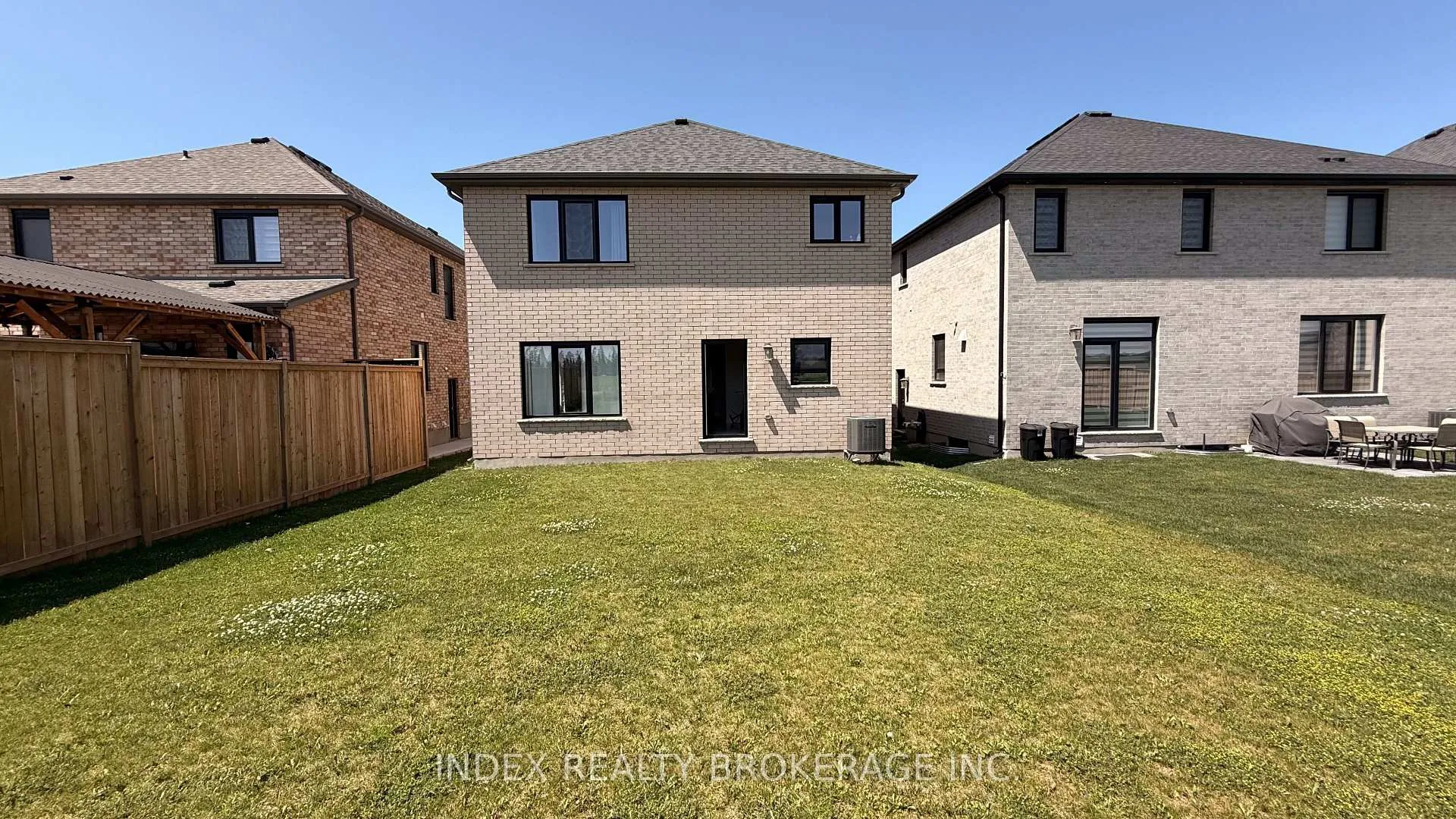Photo 3 of 89 Grandville Circle E, Brant, Paris — HOMEH