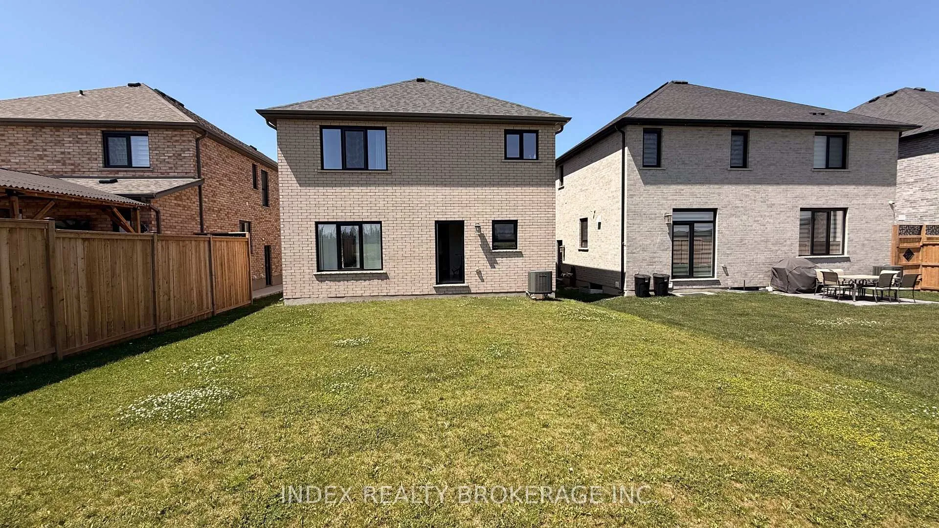 Photo 4 of 89 Grandville Circle E, Brant, Paris — HOMEH