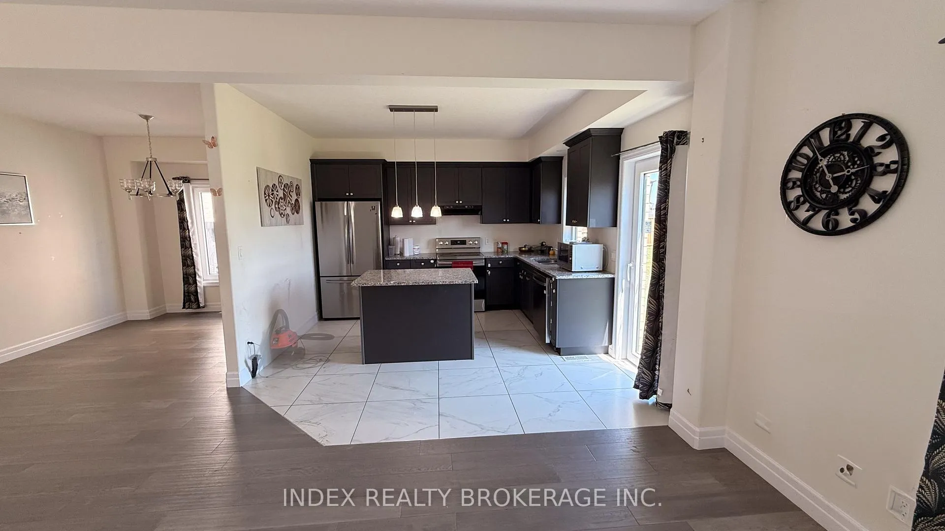 Photo 6 of 89 Grandville Circle E, Brant, Paris — HOMEH