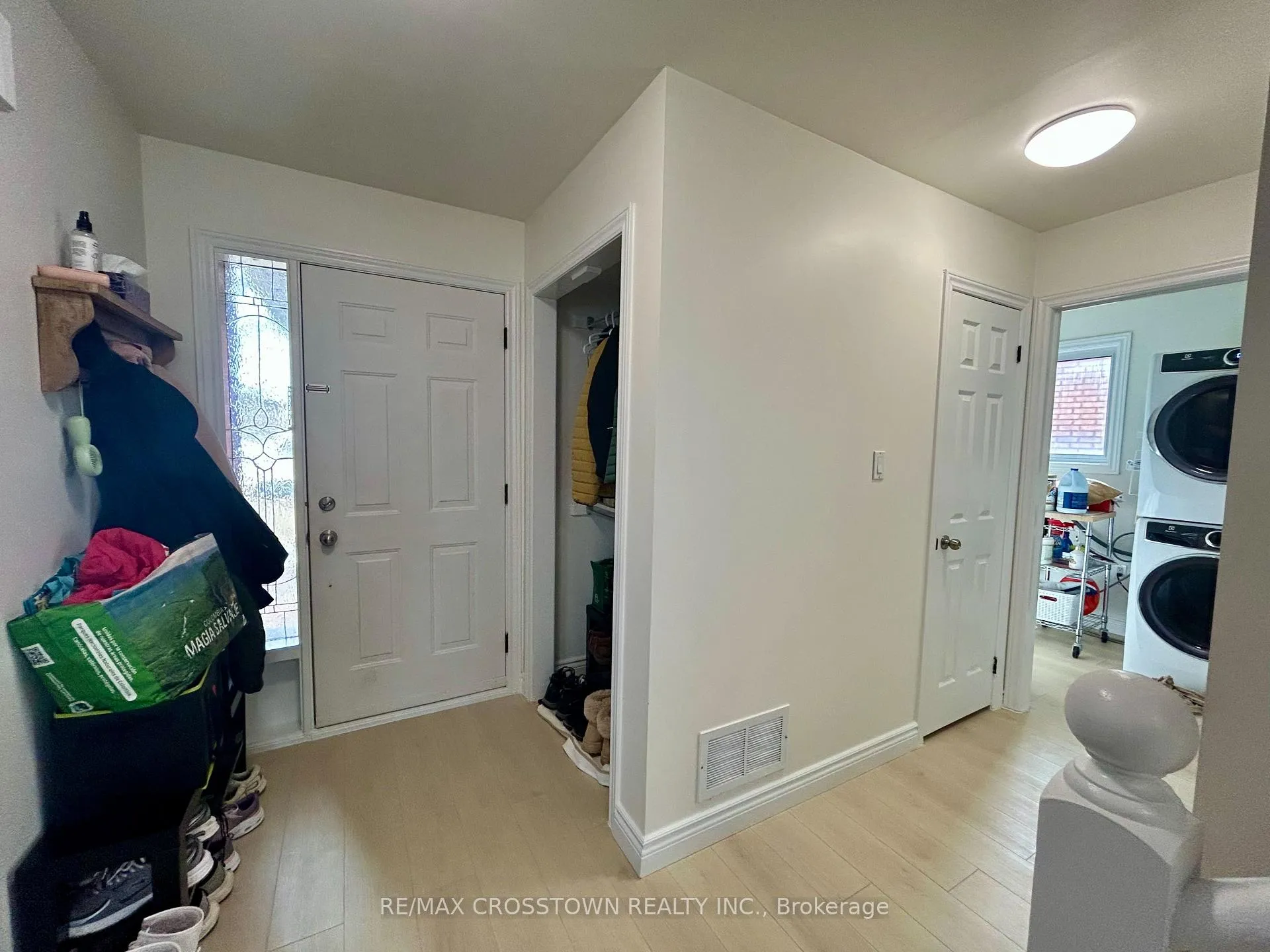 Photo 2 of Unit Main, 32 Ryan Court, Barrie, Little Lake — HOMEH