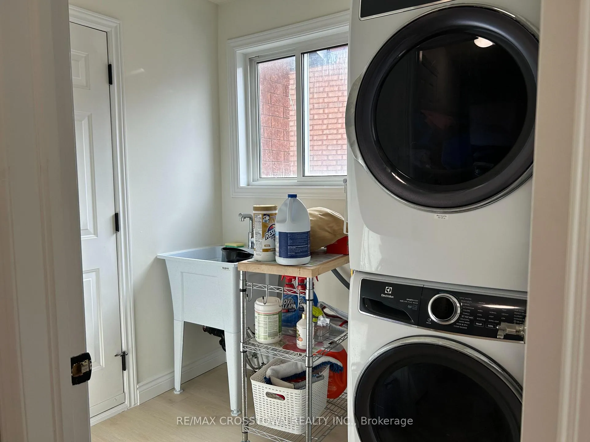 Photo 4 of Unit Main, 32 Ryan Court, Barrie, Little Lake — HOMEH