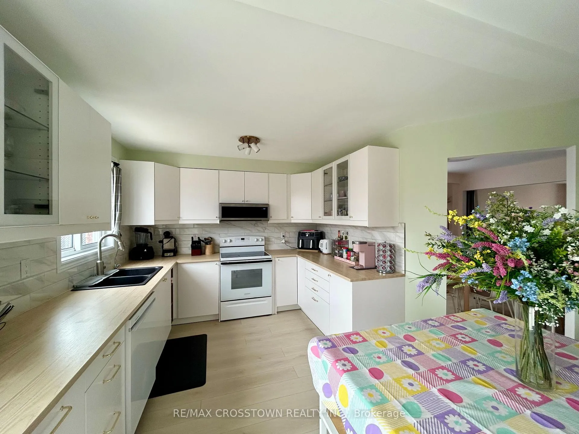 Photo 9 of Unit Main, 32 Ryan Court, Barrie, Little Lake — HOMEH
