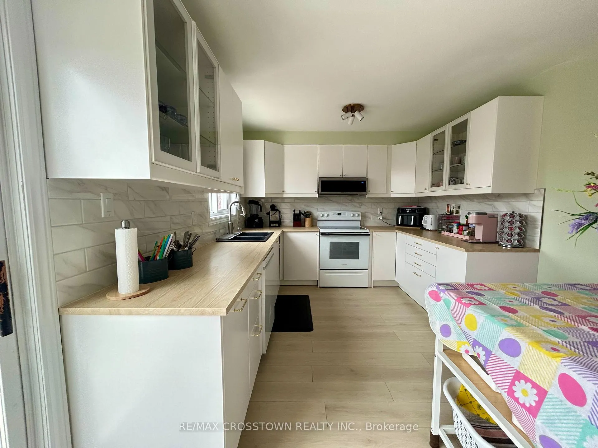 Photo 10 of Unit Main, 32 Ryan Court, Barrie, Little Lake — HOMEH
