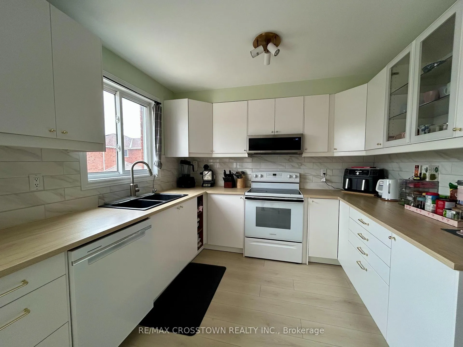 Photo 11 of Unit Main, 32 Ryan Court, Barrie, Little Lake — HOMEH