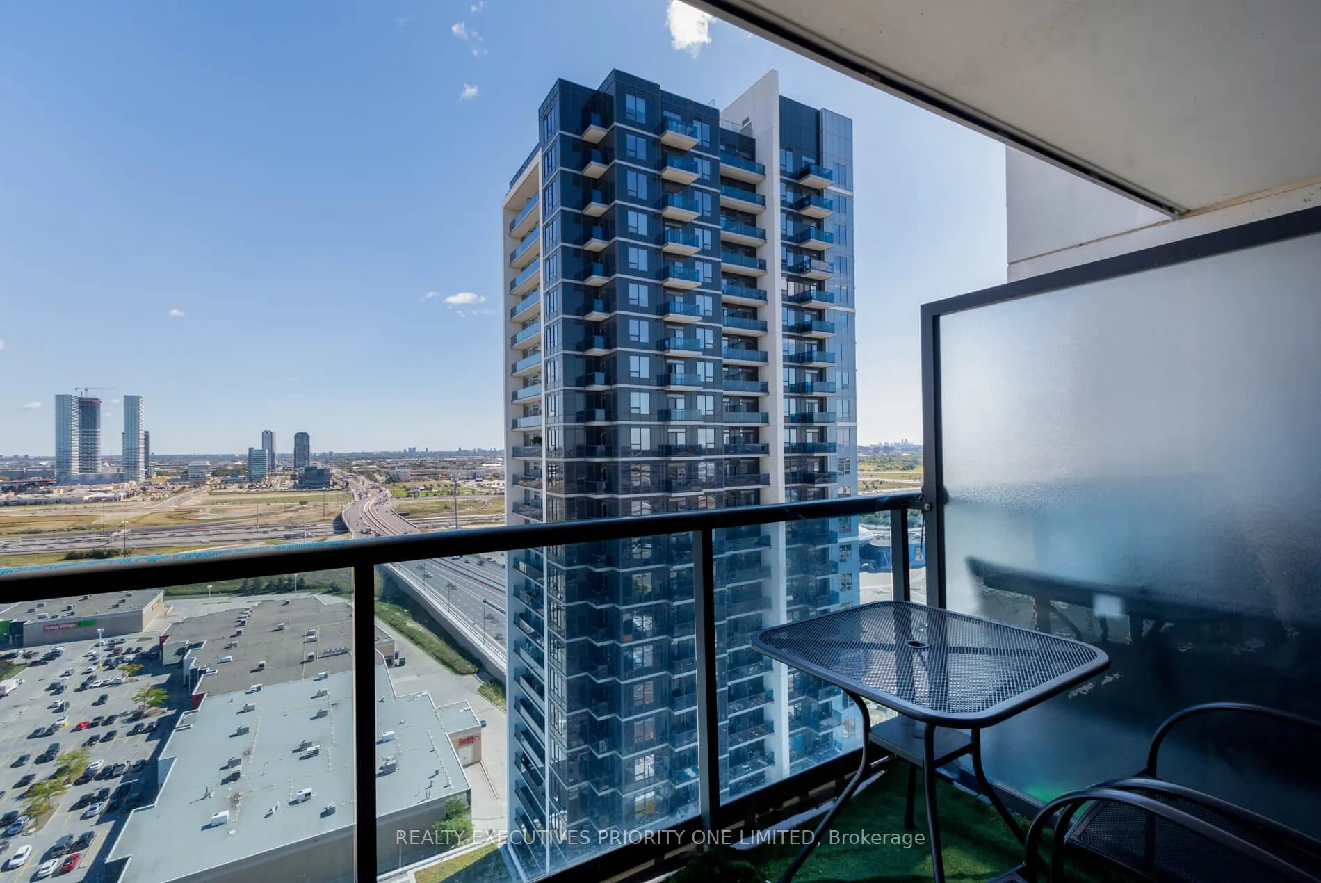 Photo 13 of Unit 2512, 3700 Highway 7 Road, Vaughan, Vaughan Corporate Centre — HOMEH