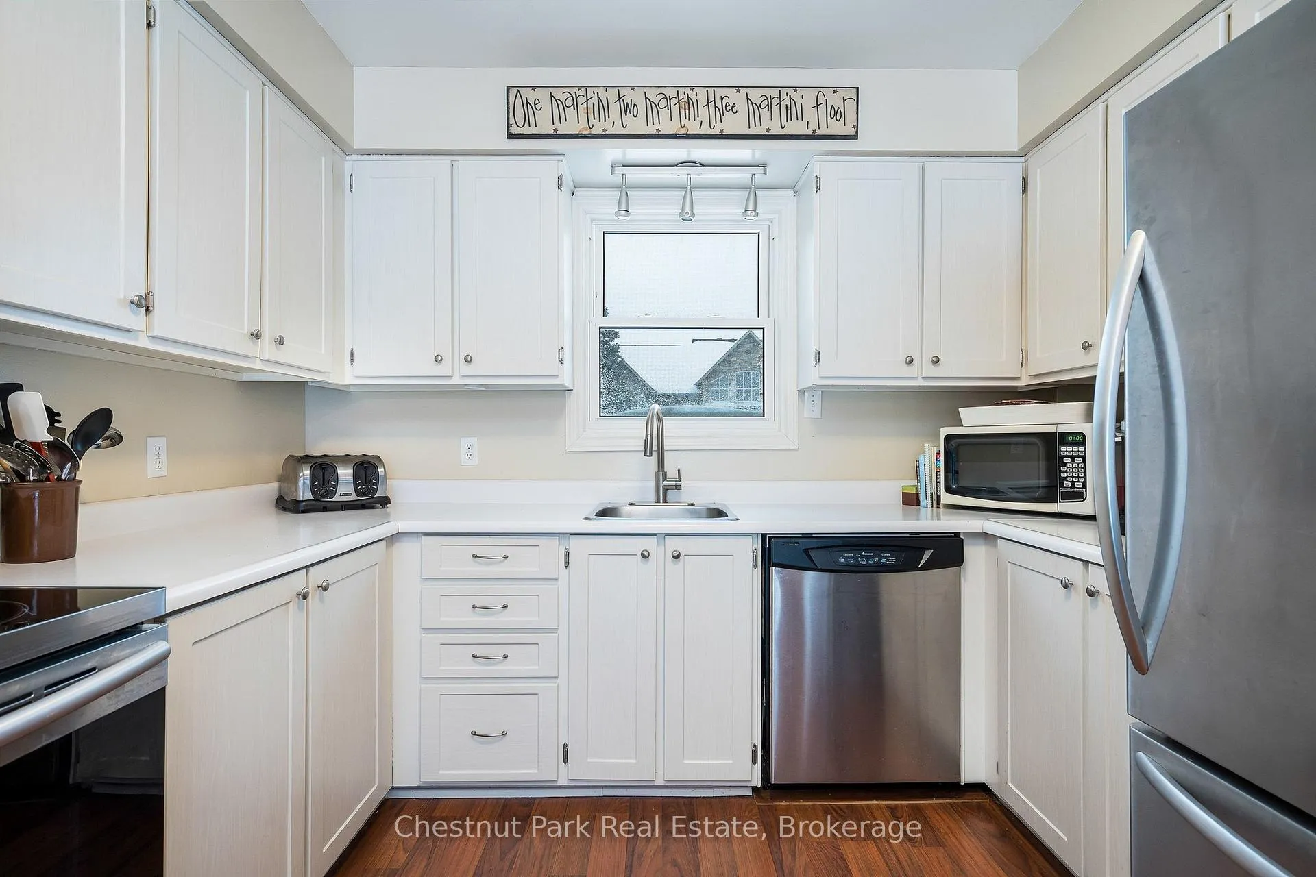 Photo 16 of 114 Carmichael Crescent, Blue Mountains — HOMEH