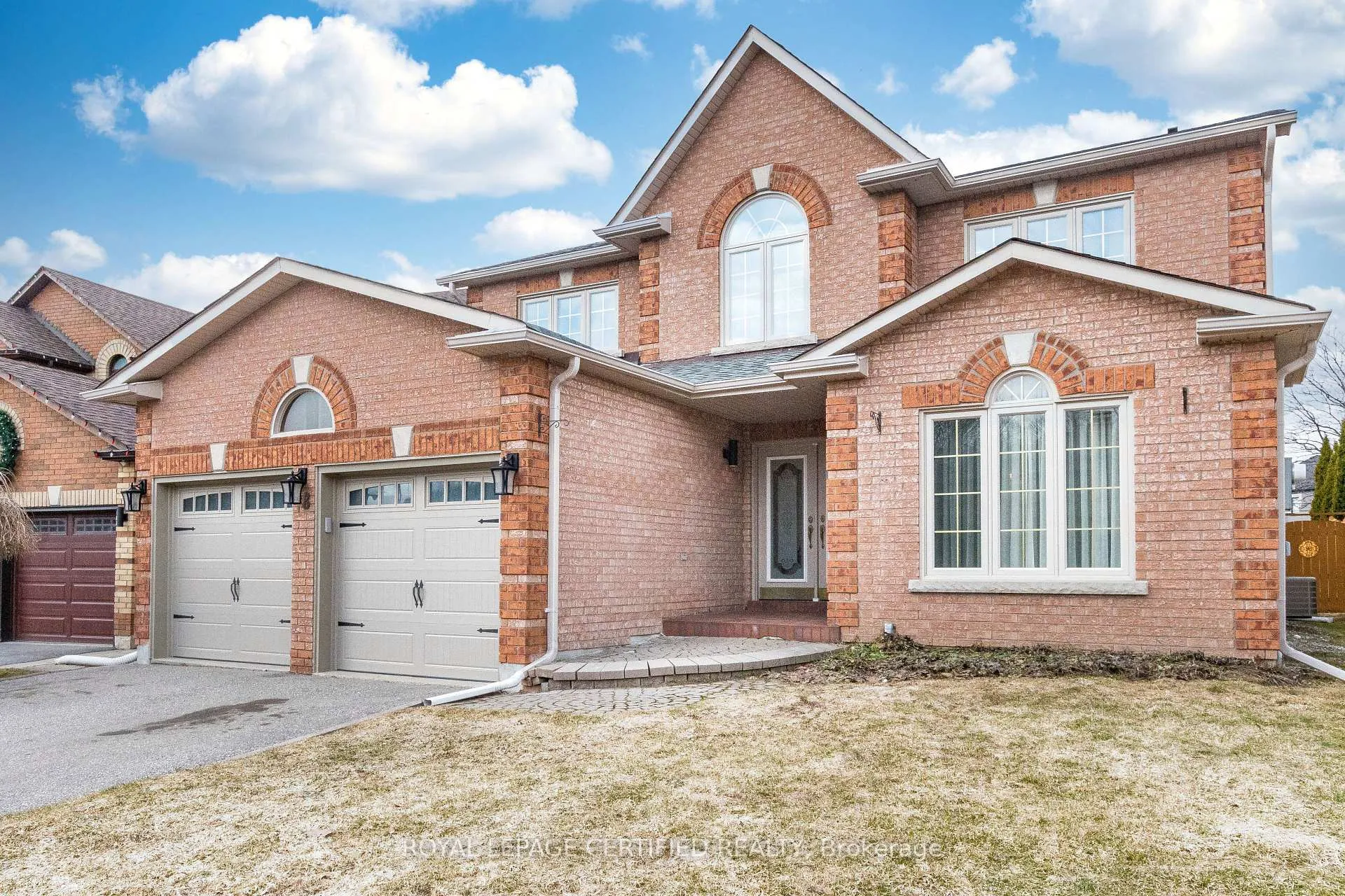 Photo 2 of 48 Fernbrook Crescent, Brampton, Snelgrove — HOMEH