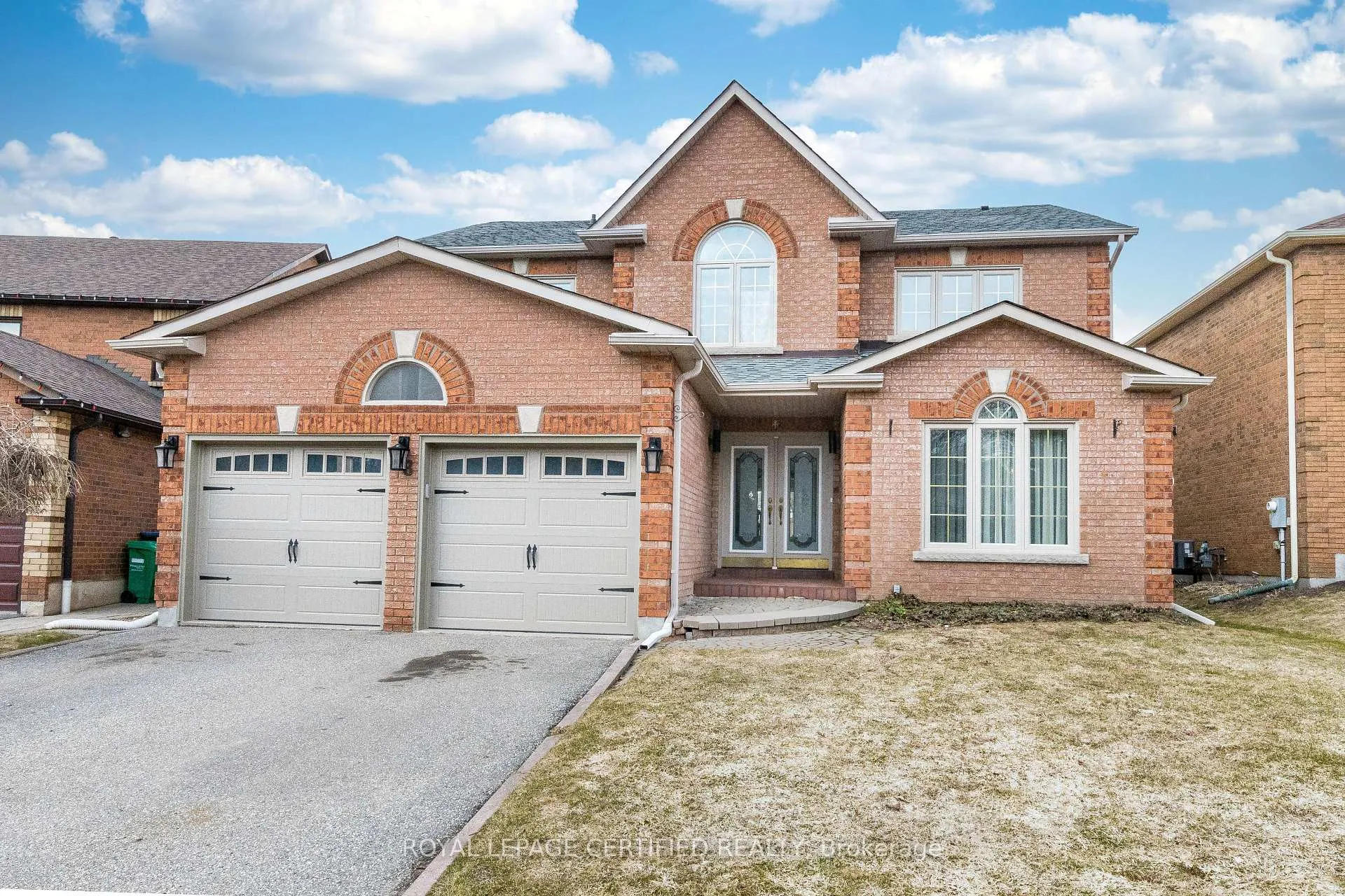 Photo 3 of 48 Fernbrook Crescent, Brampton, Snelgrove — HOMEH