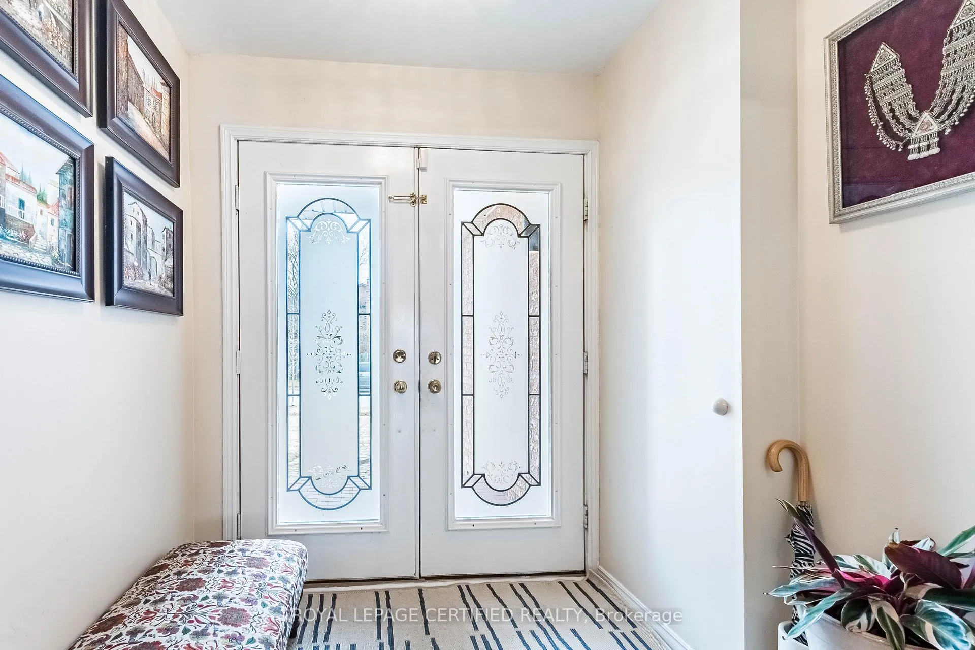 Photo 5 of 48 Fernbrook Crescent, Brampton, Snelgrove — HOMEH
