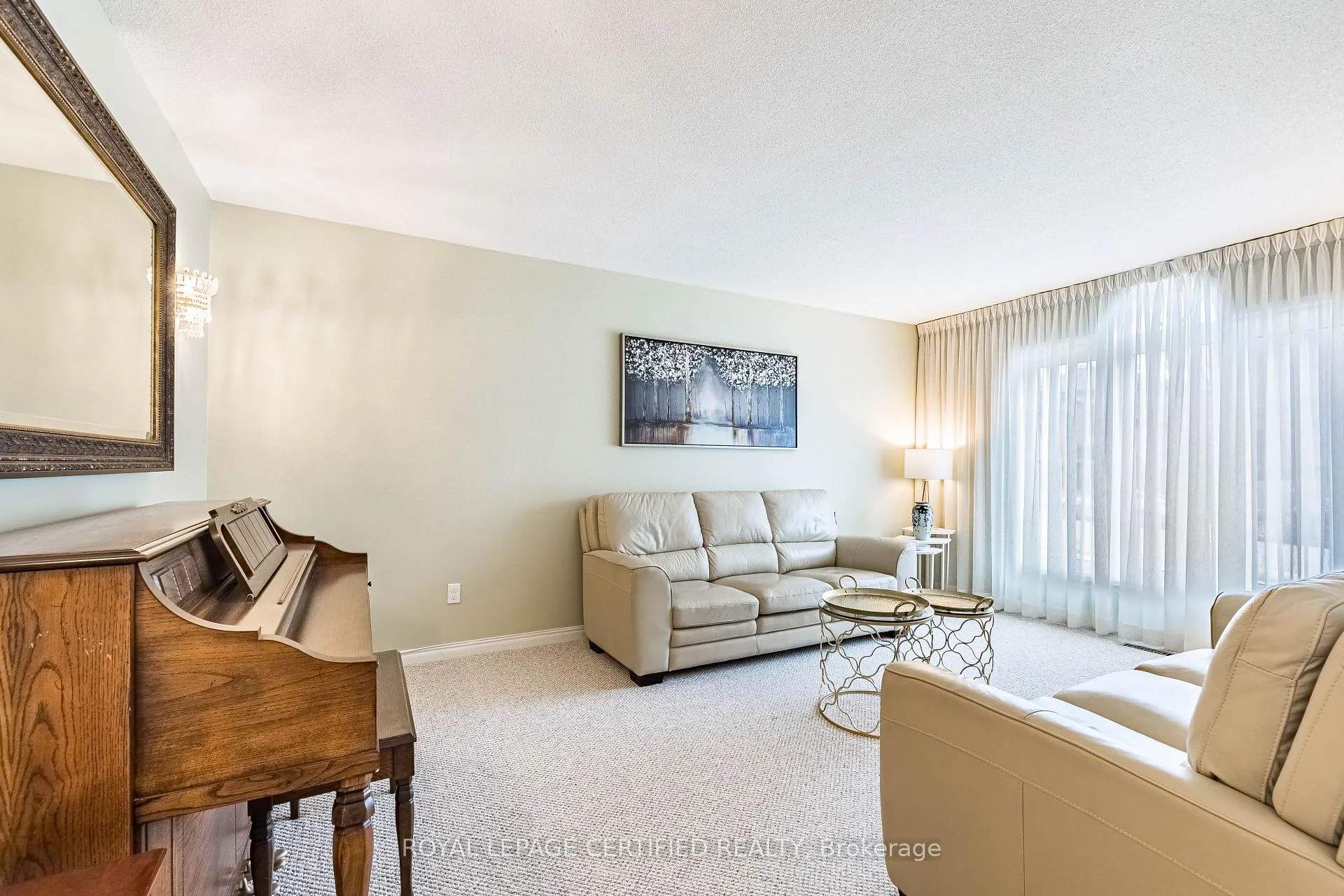 Photo 6 of 48 Fernbrook Crescent, Brampton, Snelgrove — HOMEH