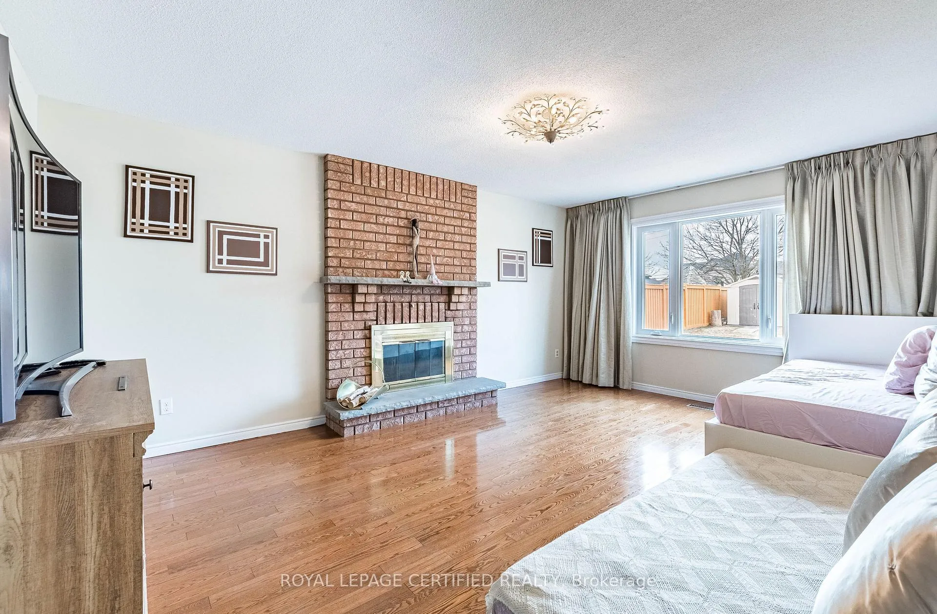 Photo 15 of 48 Fernbrook Crescent, Brampton, Snelgrove — HOMEH