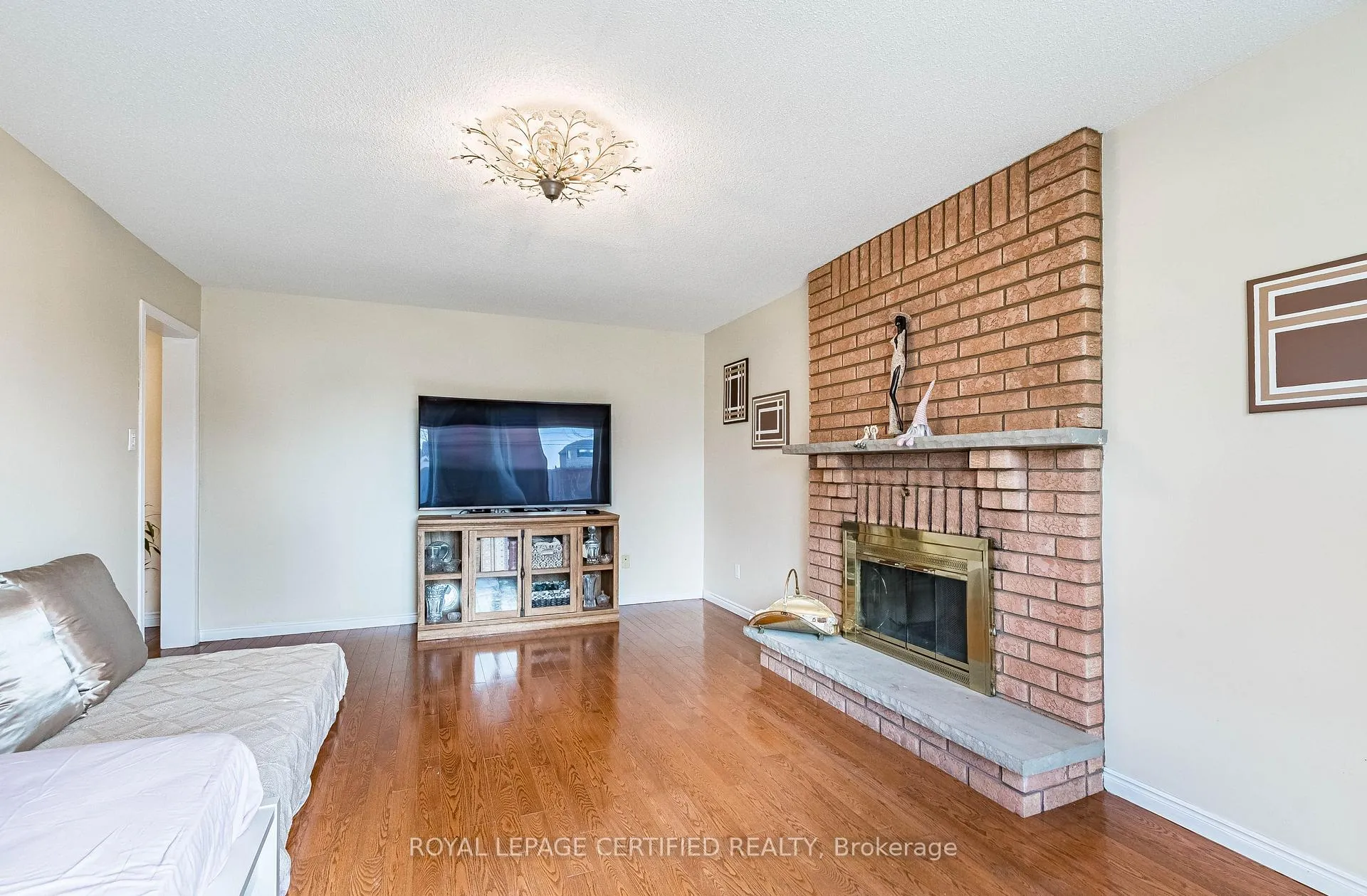 Photo 16 of 48 Fernbrook Crescent, Brampton, Snelgrove — HOMEH