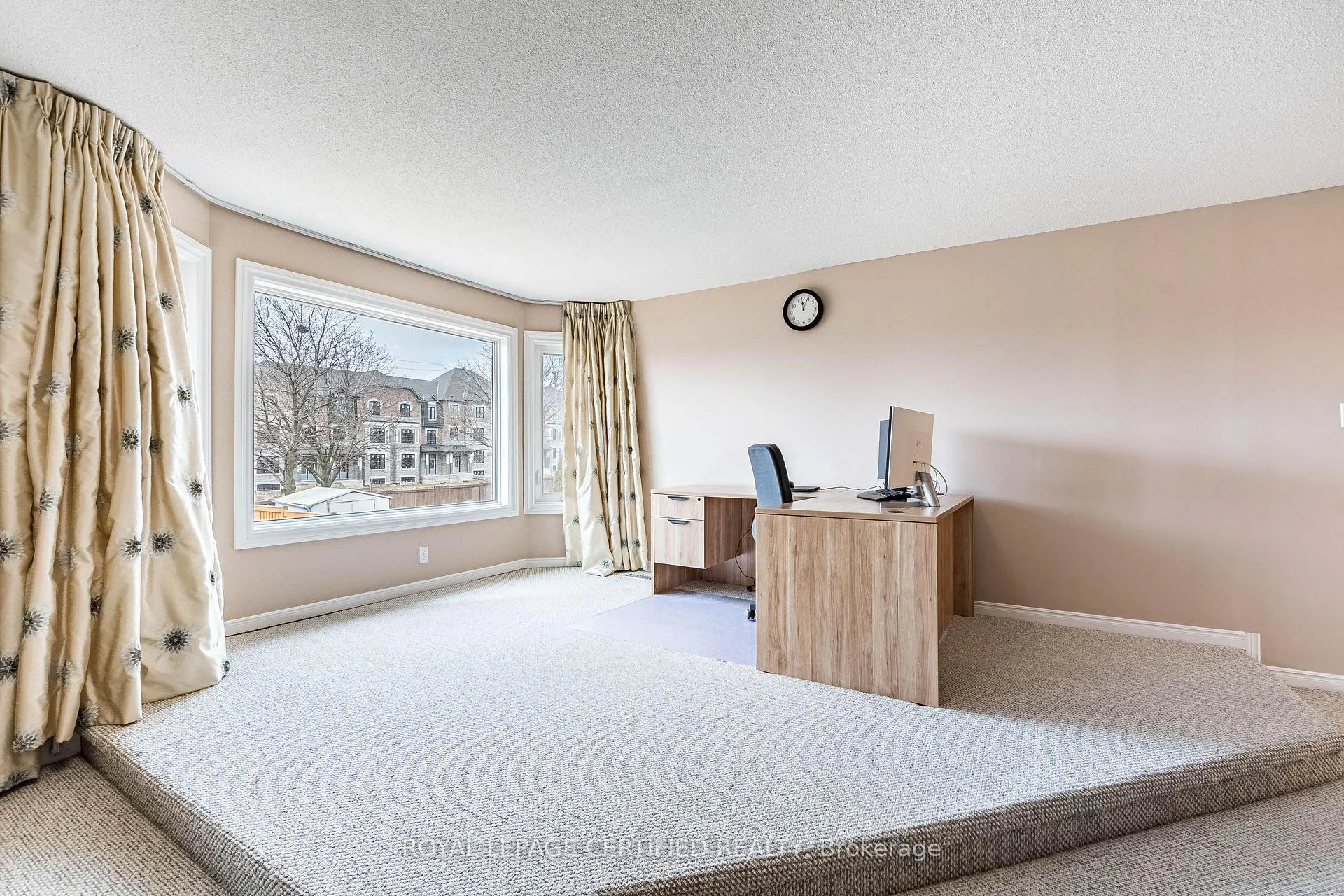 Photo 24 of 48 Fernbrook Crescent, Brampton, Snelgrove — HOMEH