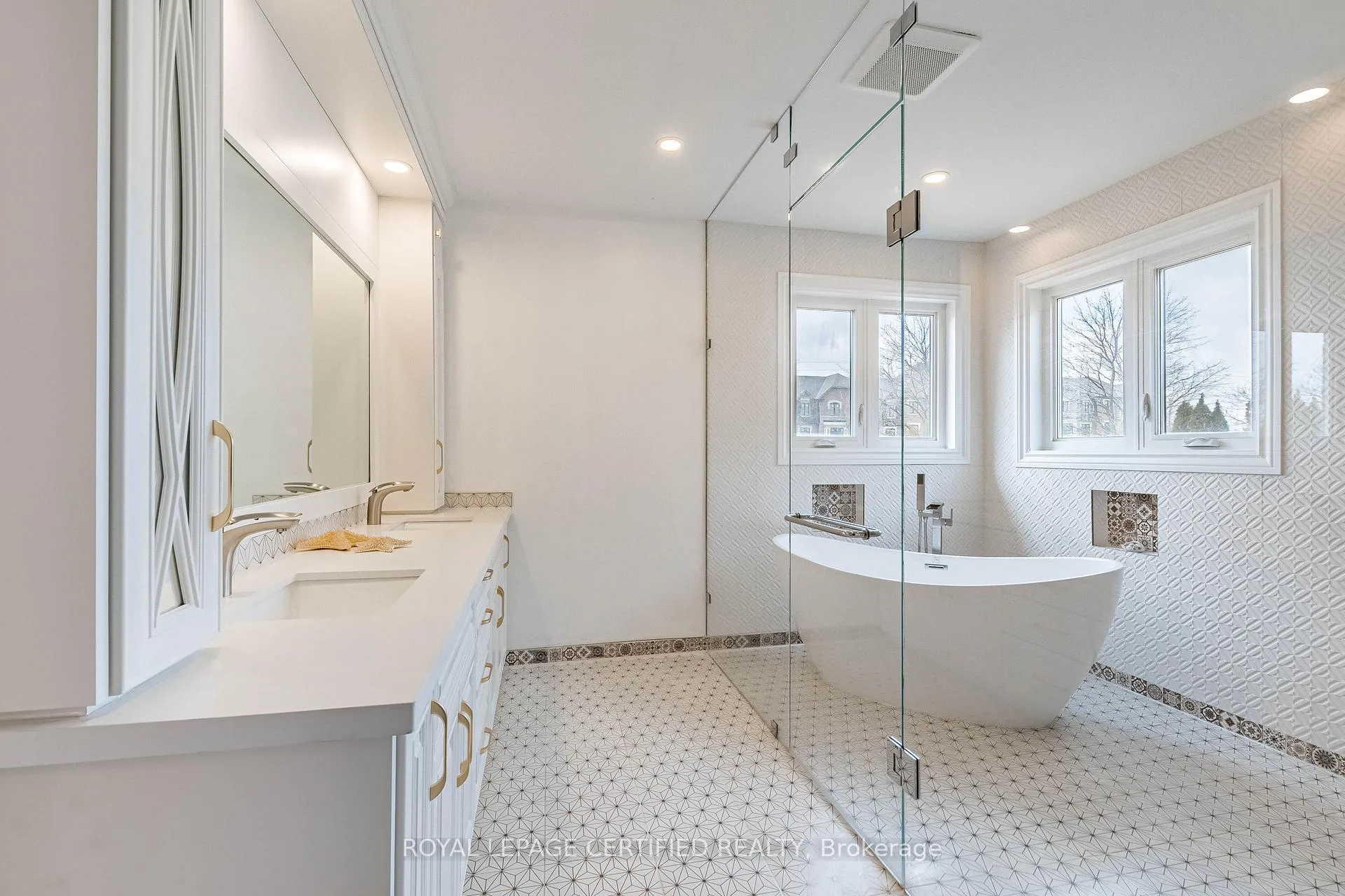 Photo 25 of 48 Fernbrook Crescent, Brampton, Snelgrove — HOMEH