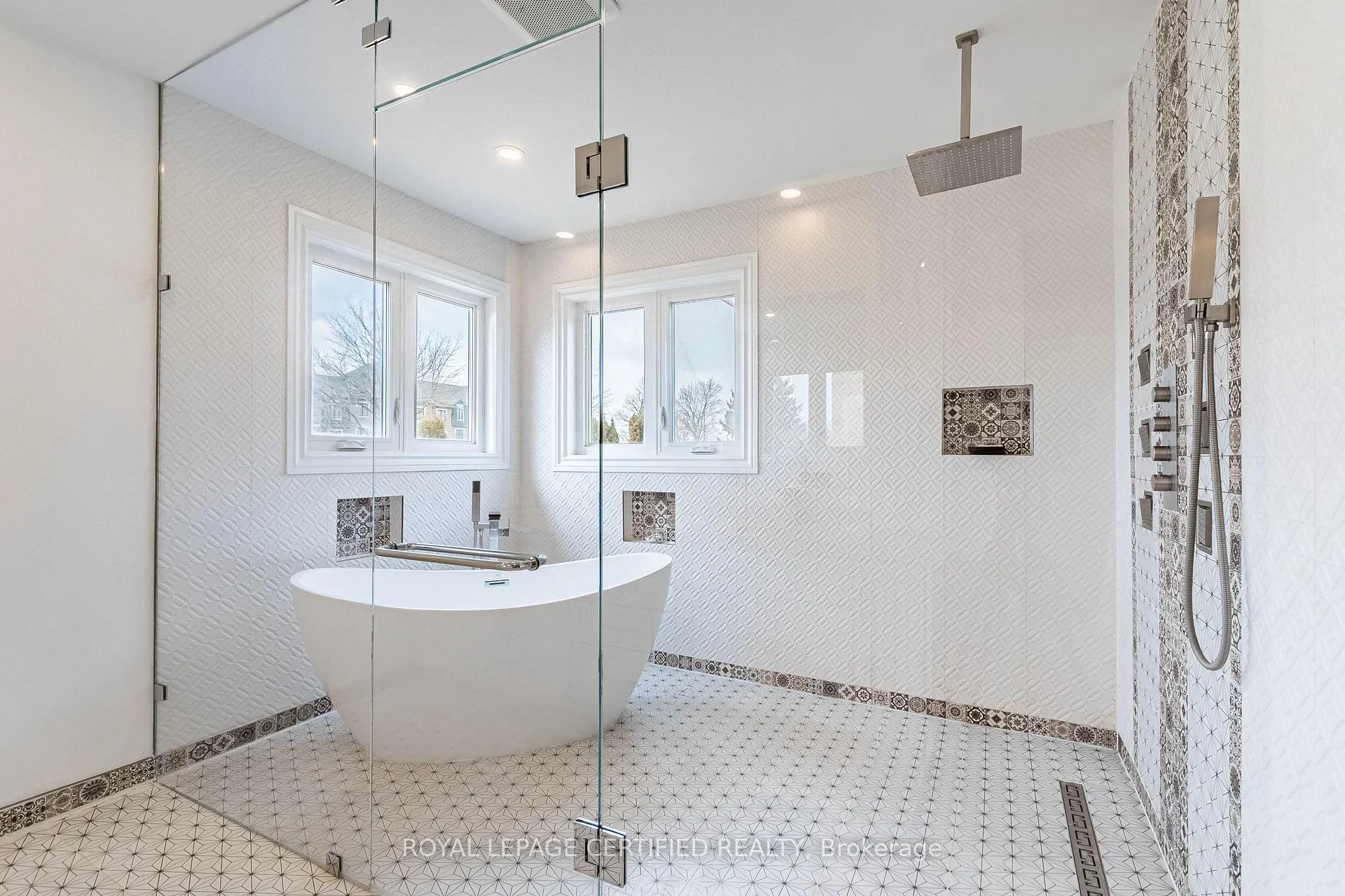 Photo 26 of 48 Fernbrook Crescent, Brampton, Snelgrove — HOMEH