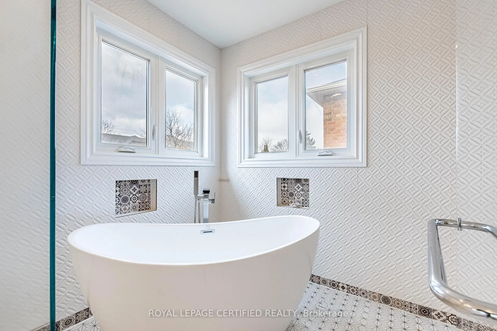 Photo 27 of 48 Fernbrook Crescent, Brampton, Snelgrove — HOMEH