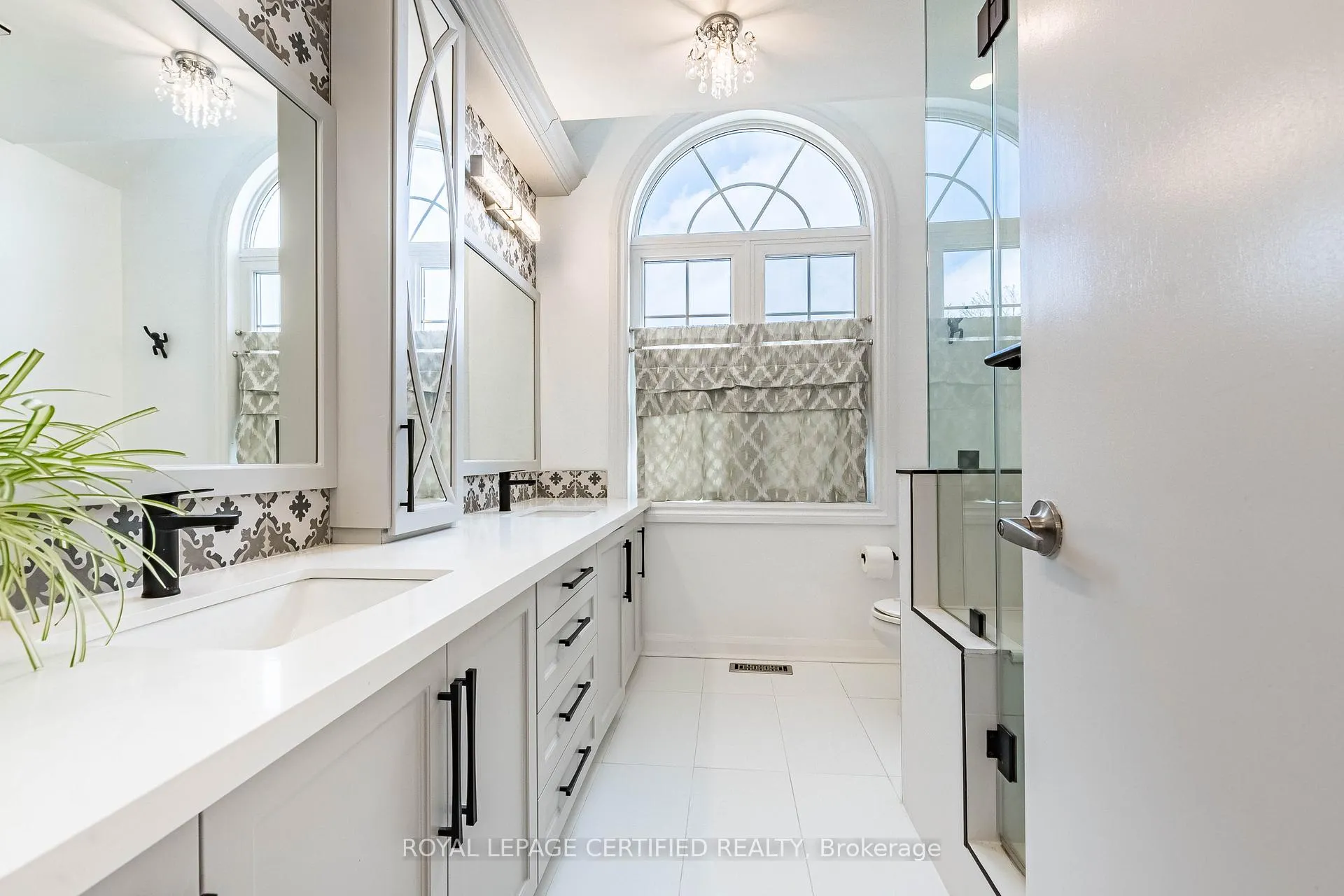 Photo 34 of 48 Fernbrook Crescent, Brampton, Snelgrove — HOMEH