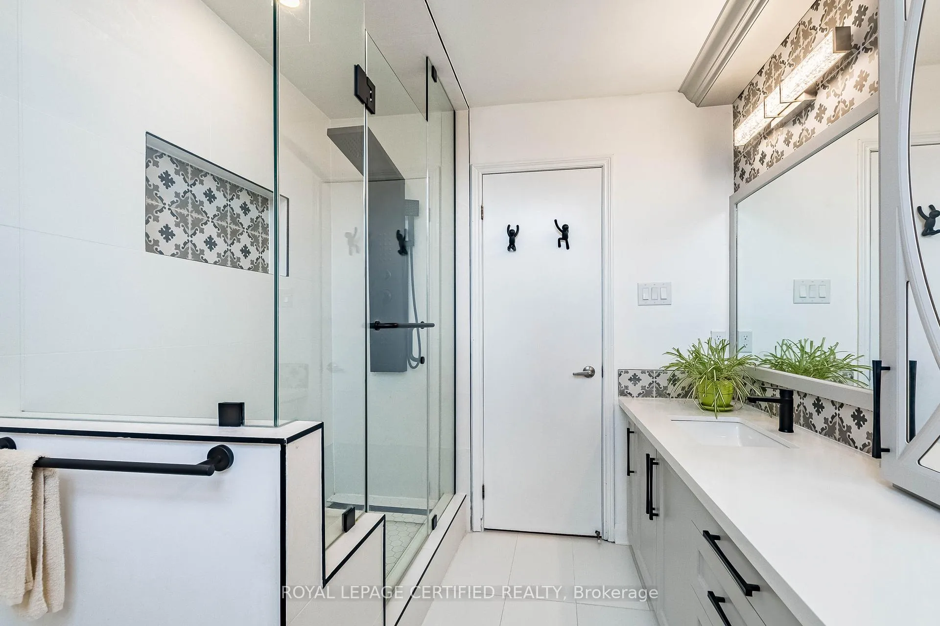 Photo 35 of 48 Fernbrook Crescent, Brampton, Snelgrove — HOMEH