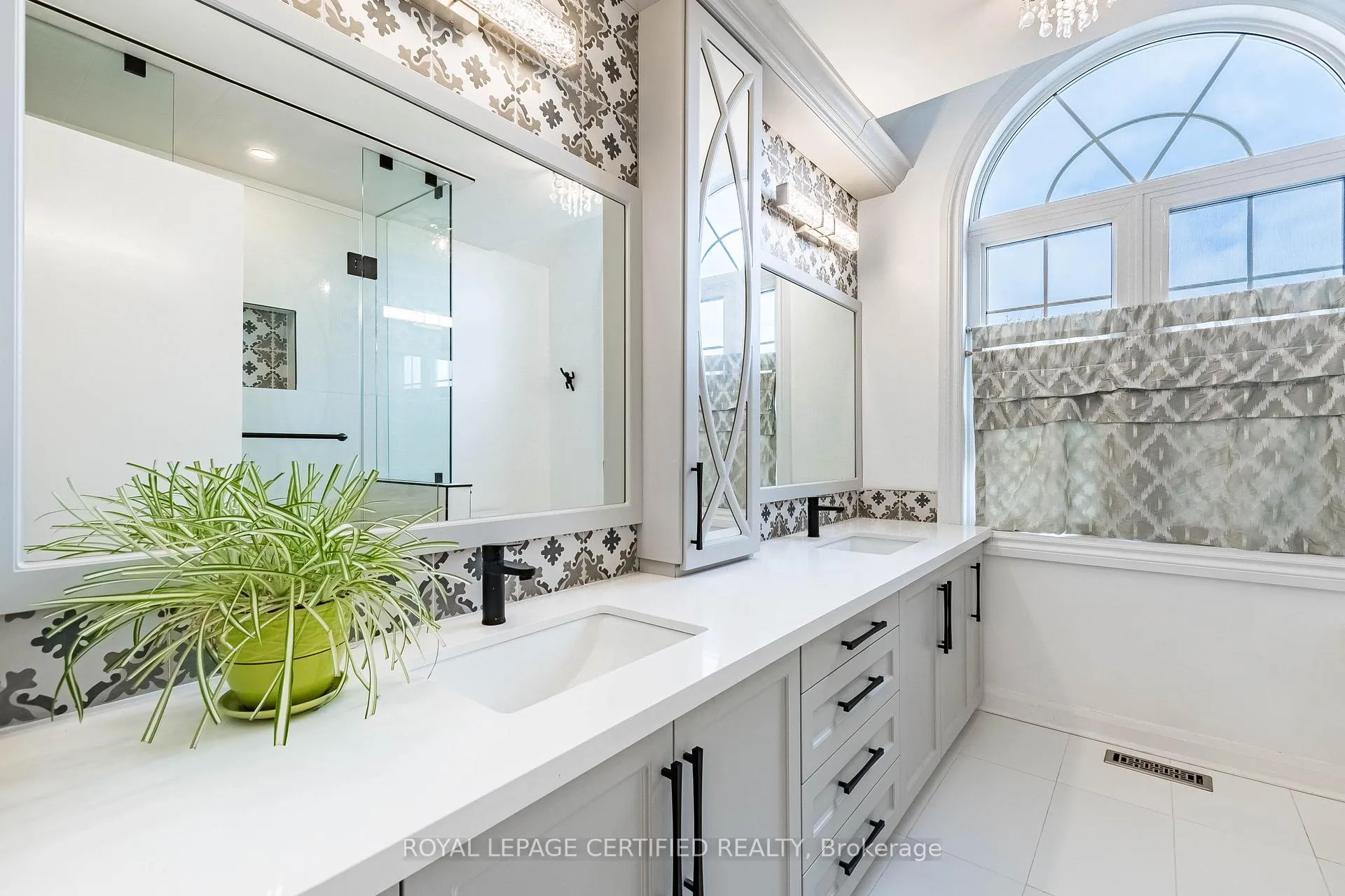 Photo 36 of 48 Fernbrook Crescent, Brampton, Snelgrove — HOMEH