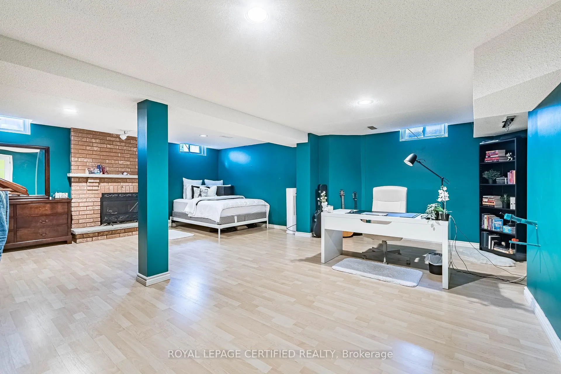 Photo 39 of 48 Fernbrook Crescent, Brampton, Snelgrove — HOMEH