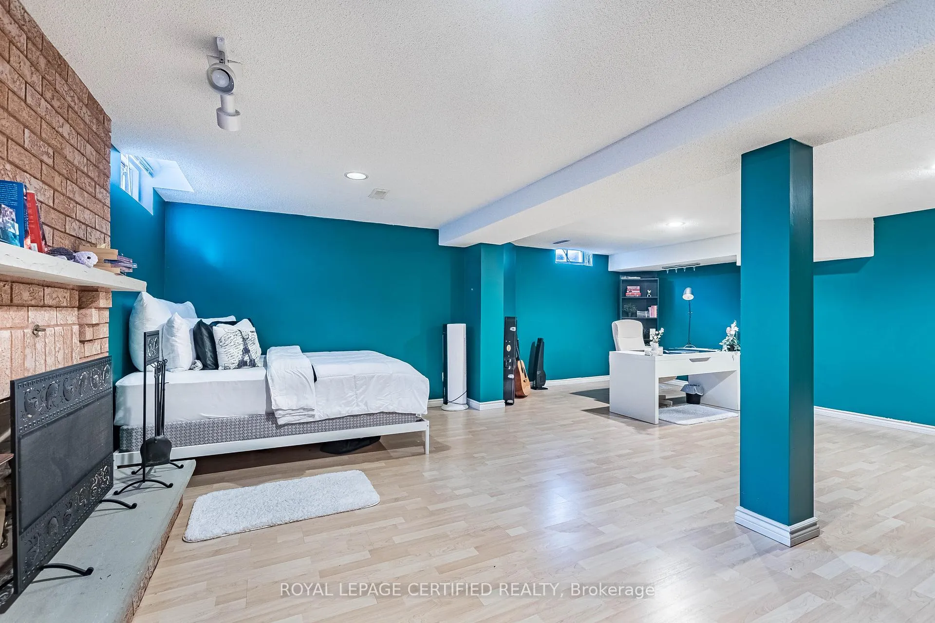 Photo 40 of 48 Fernbrook Crescent, Brampton, Snelgrove — HOMEH